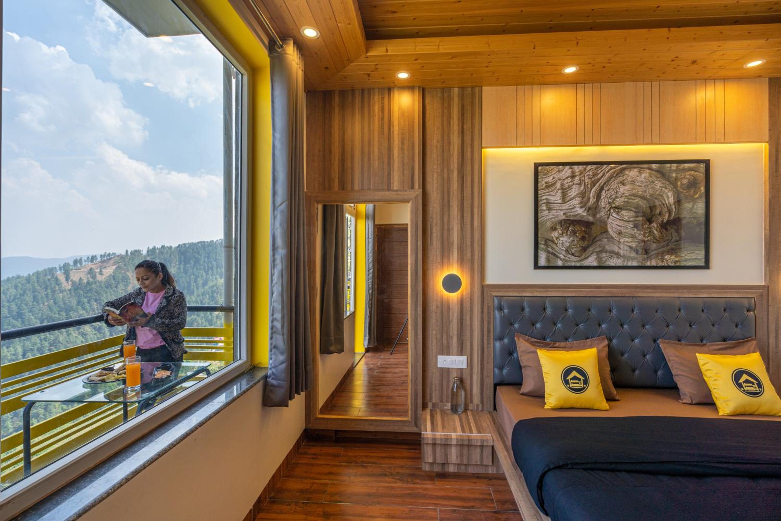 Deluxe Double Room with Balcony and Valley View - Photo 5