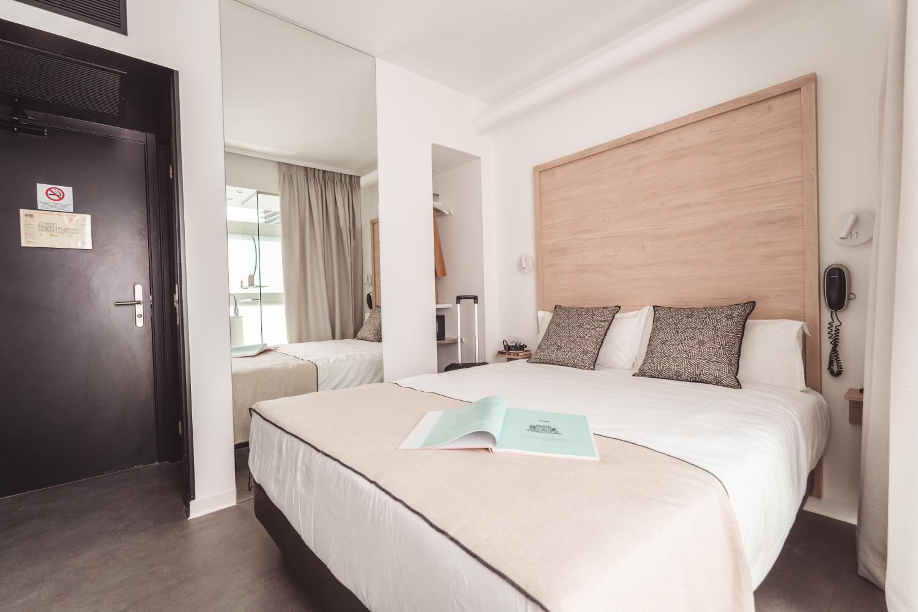 Double Room thumbnail 6