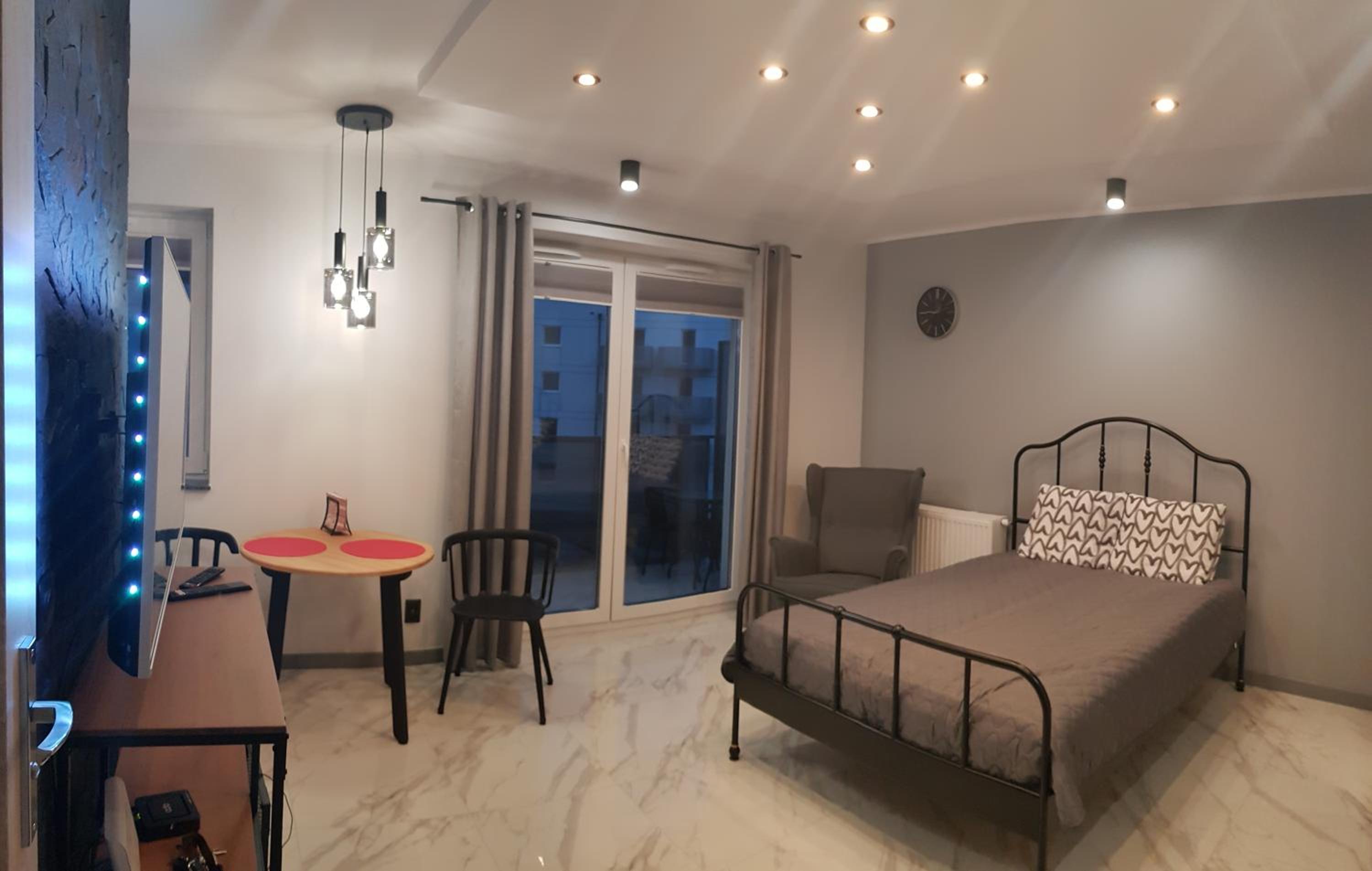 One-Bedroom Apartment - Photo 1
