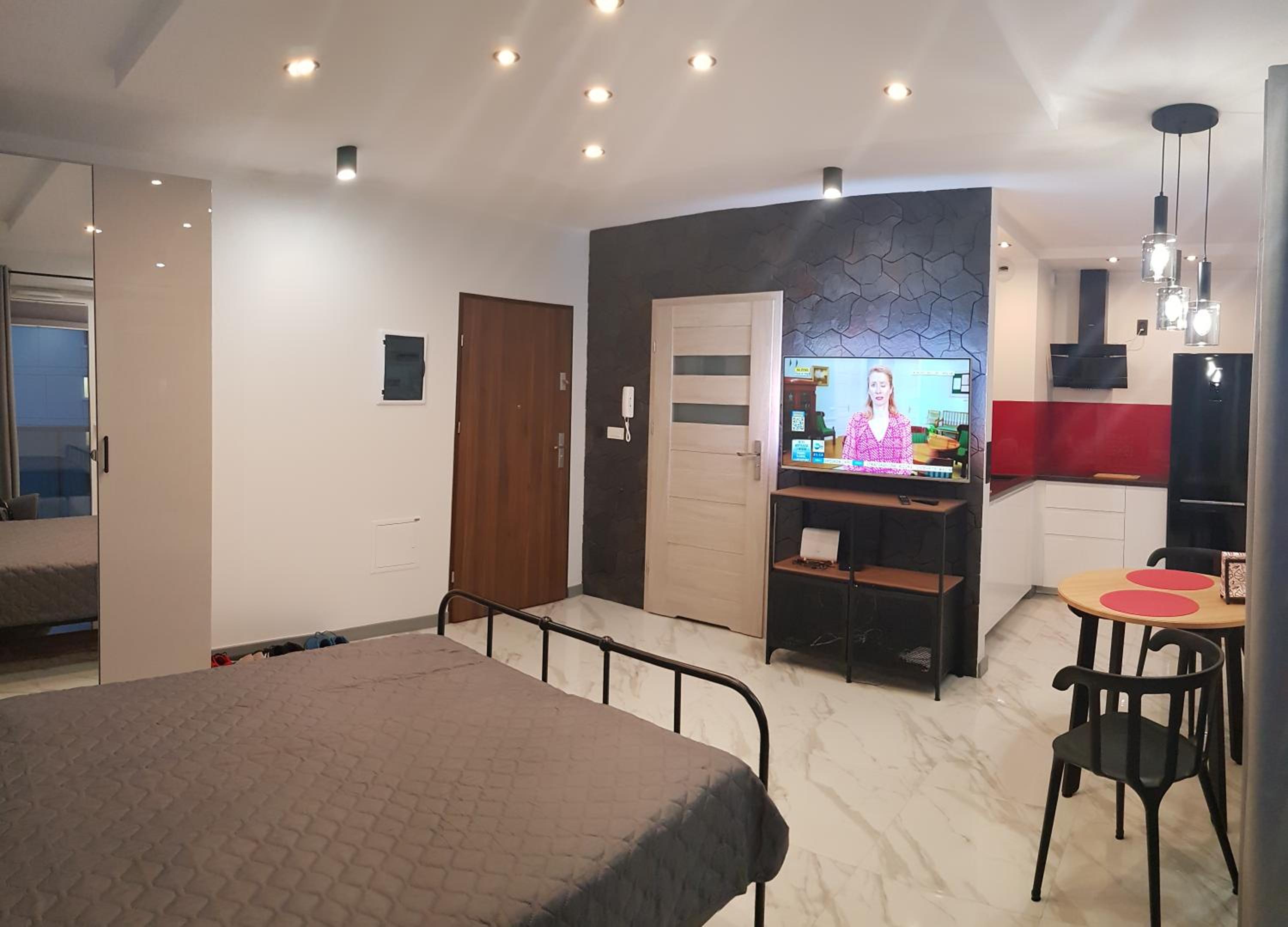 One-Bedroom Apartment - Photo 2
