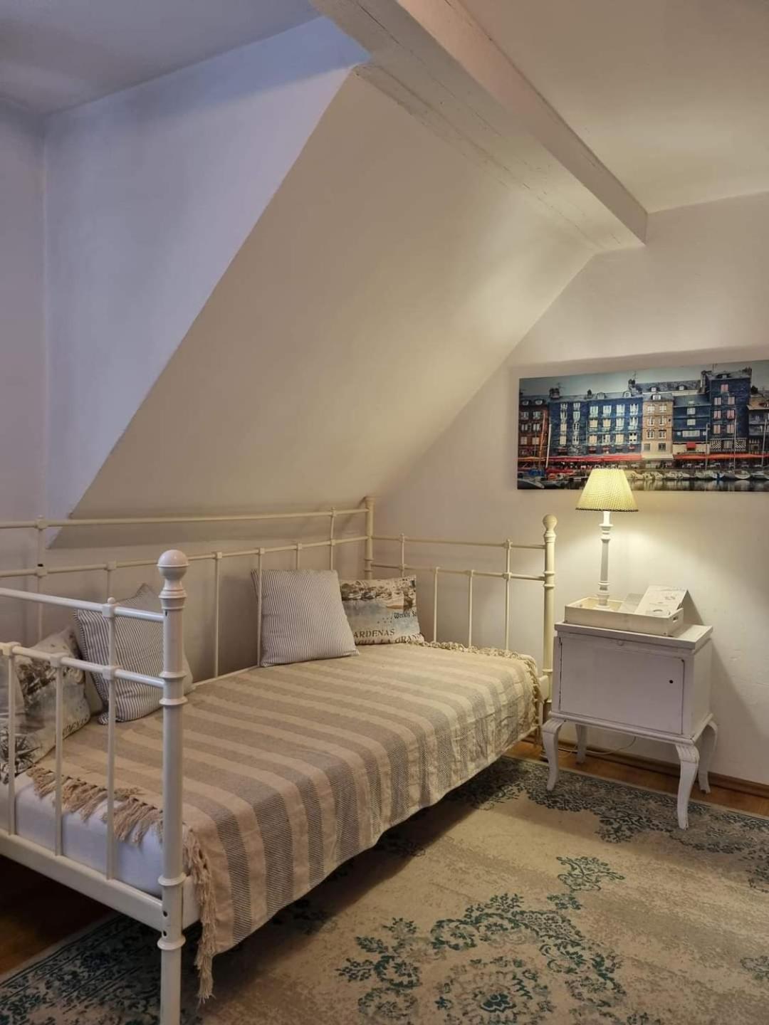 Standard Double Room - Photo 4
