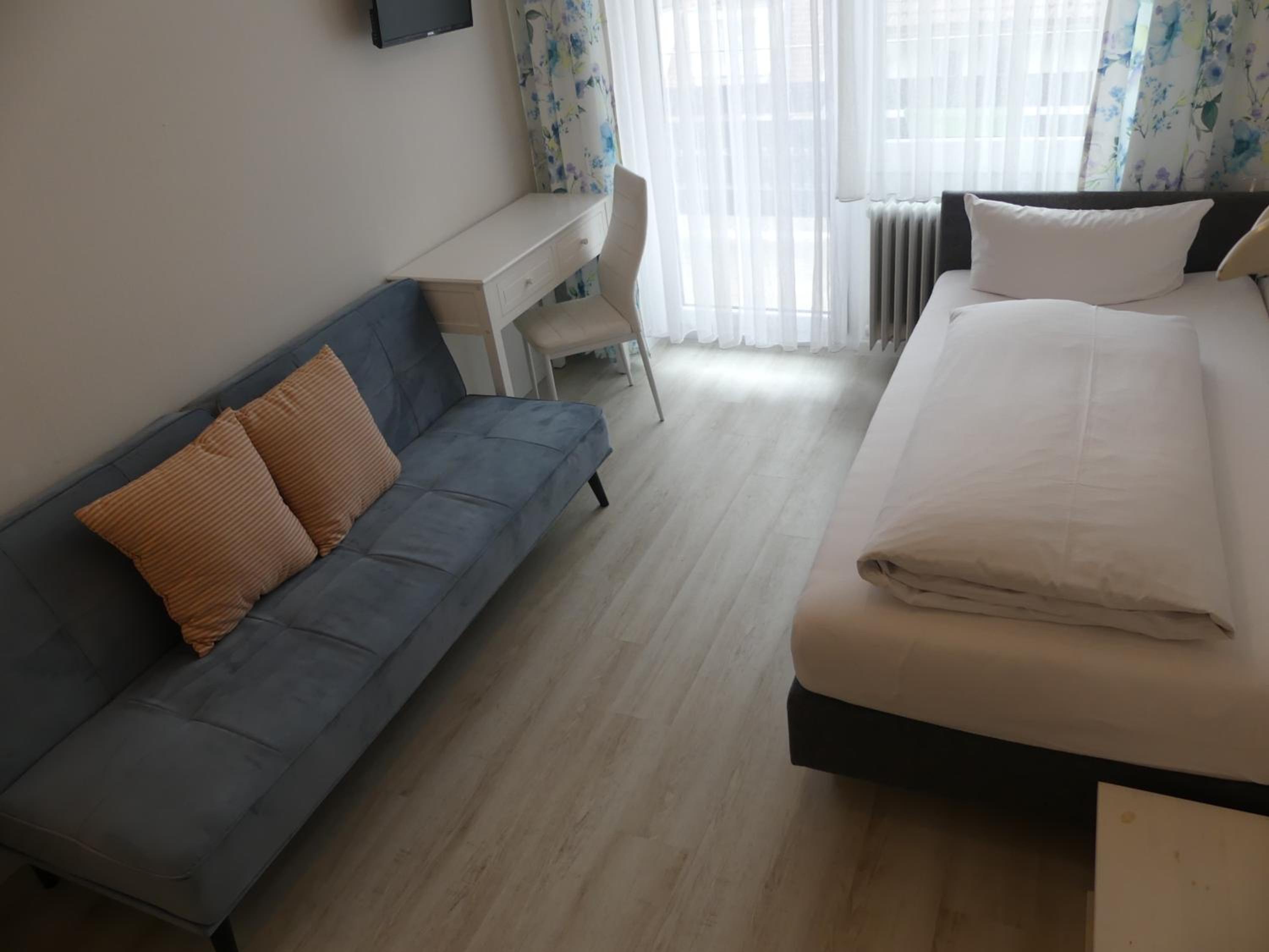 Single Room with Shared External Bathroom photo 2