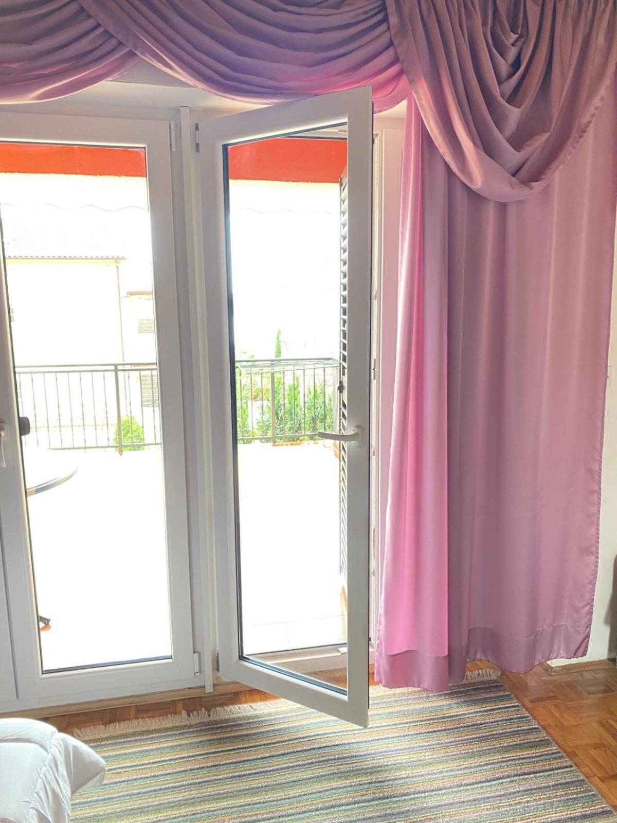 One-Bedroom Apartment - Photo 6