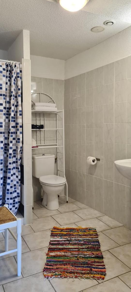 Family Room with Private Bathroom photo 2