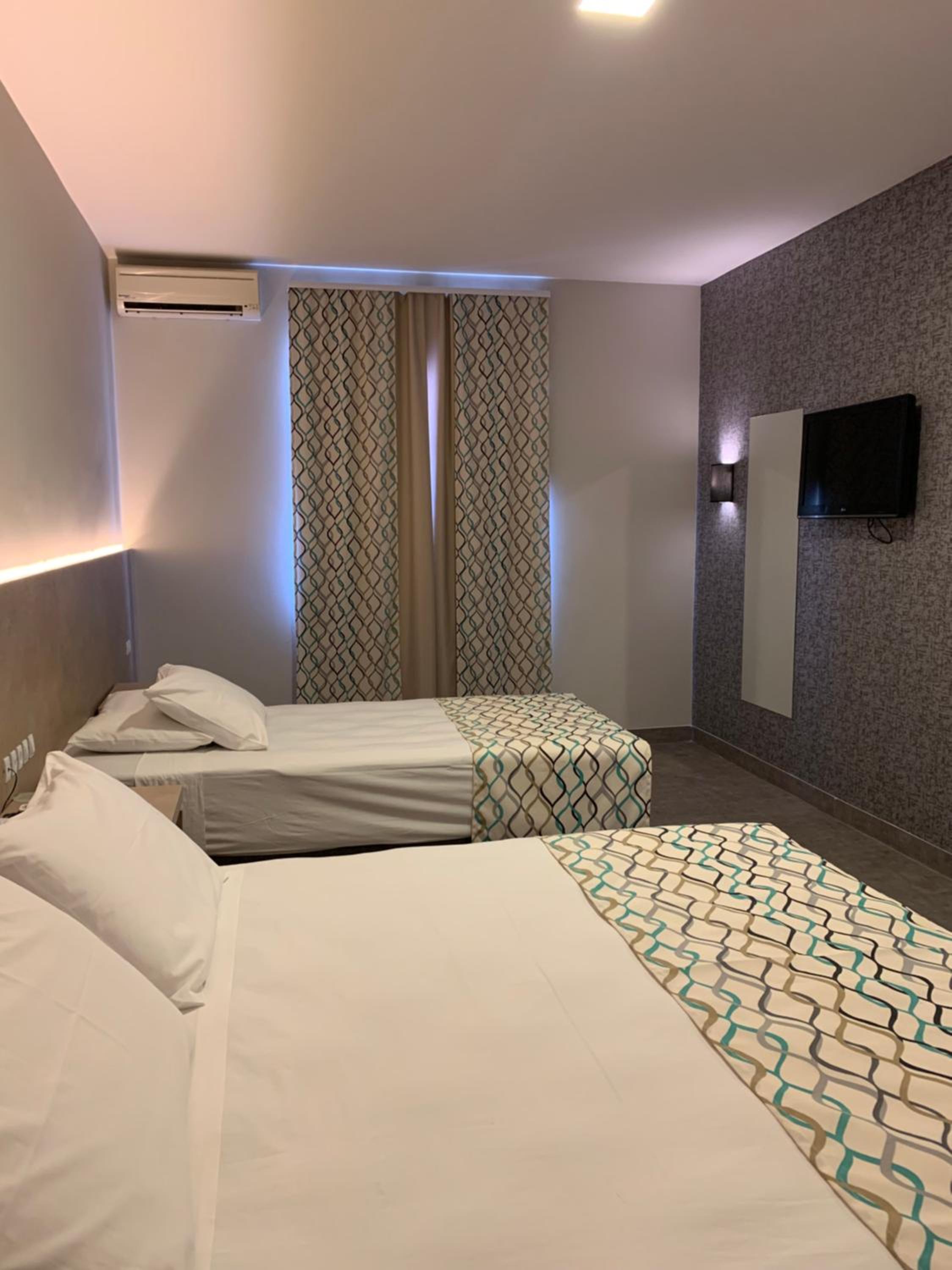 Deluxe Quadruple Room - Photo 1