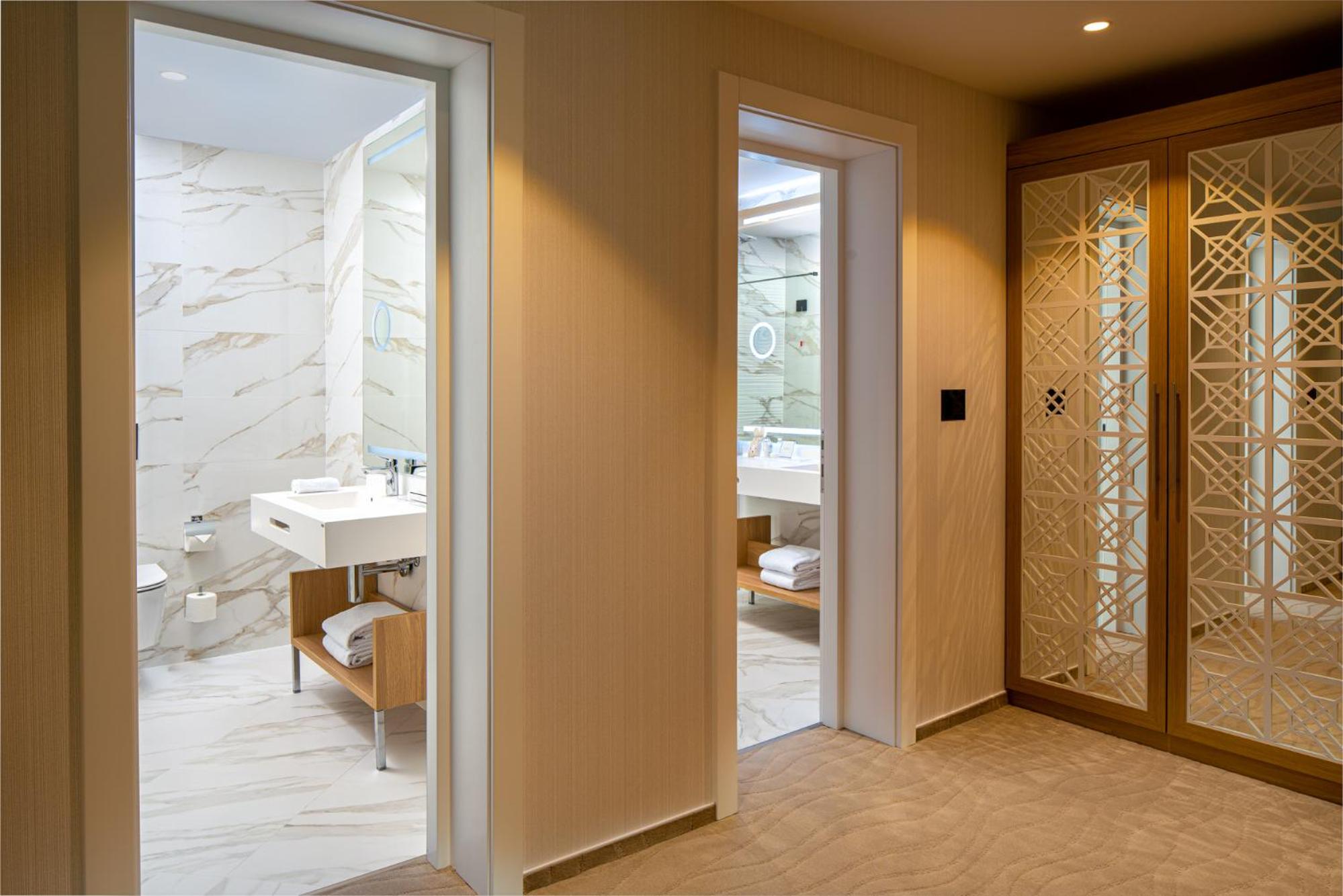Suite with Balcony - Photo 5