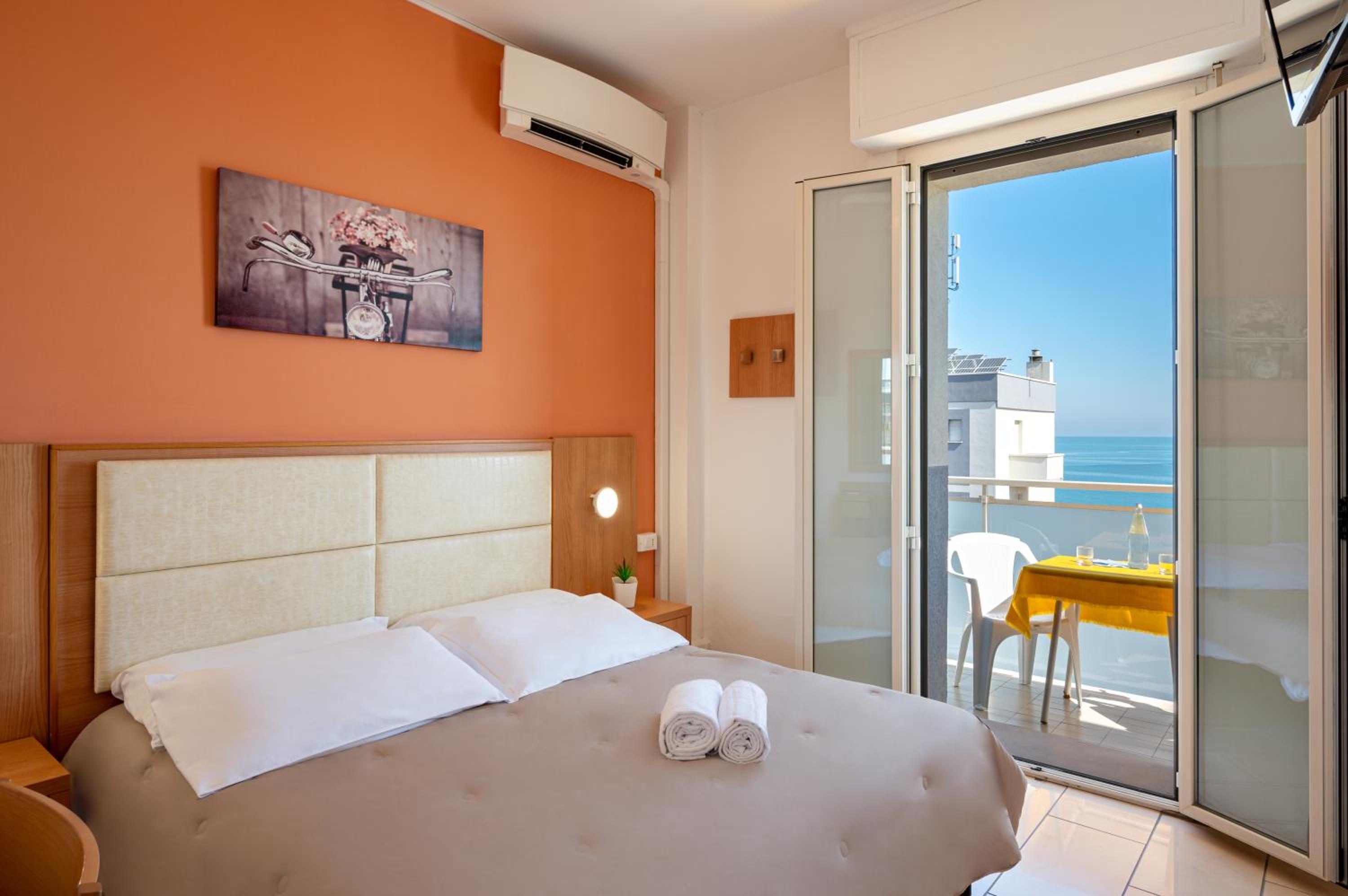 Double or Twin Room with Sea View photo 1