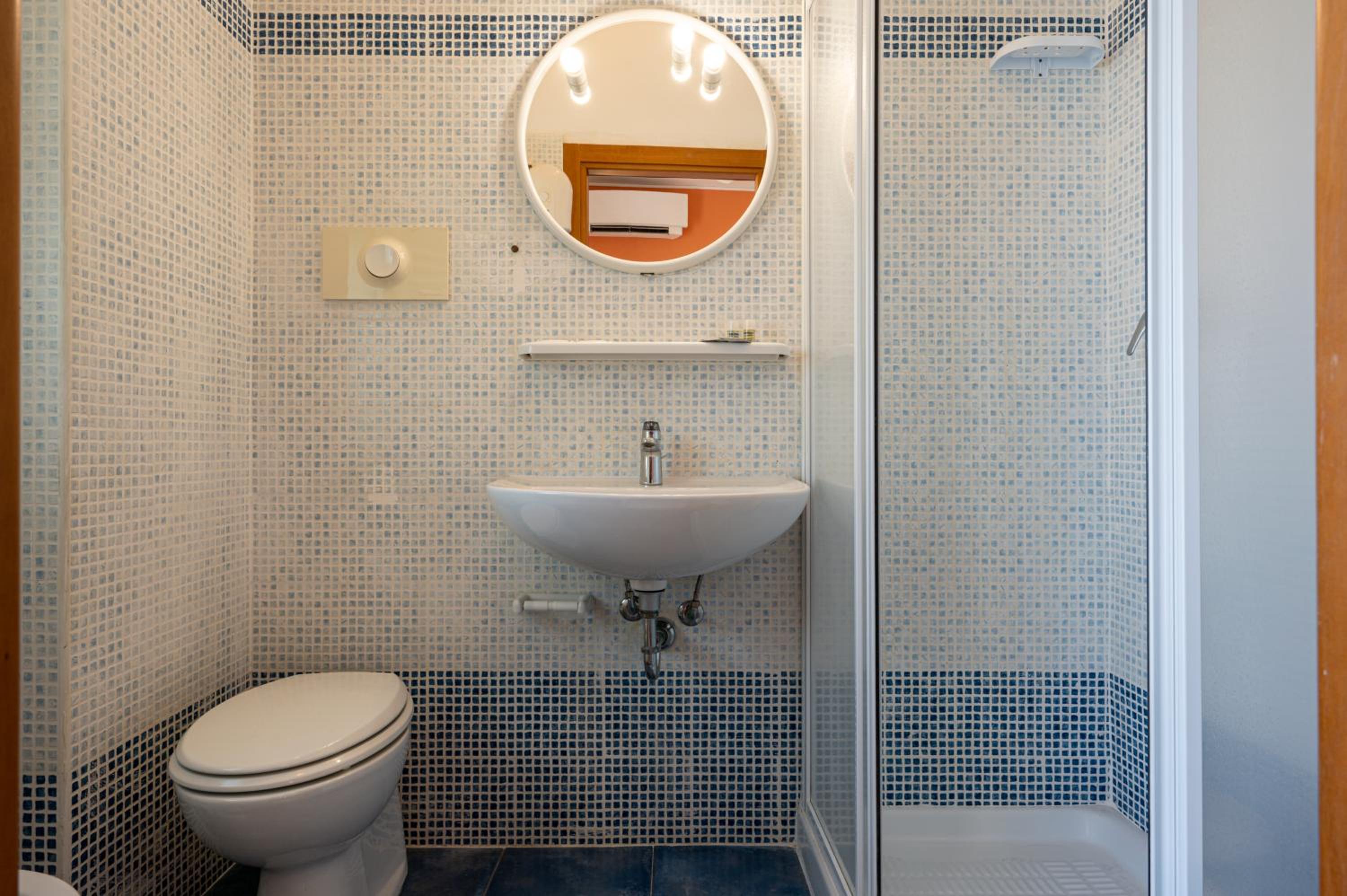 Double or Twin Room with Sea View photo 2