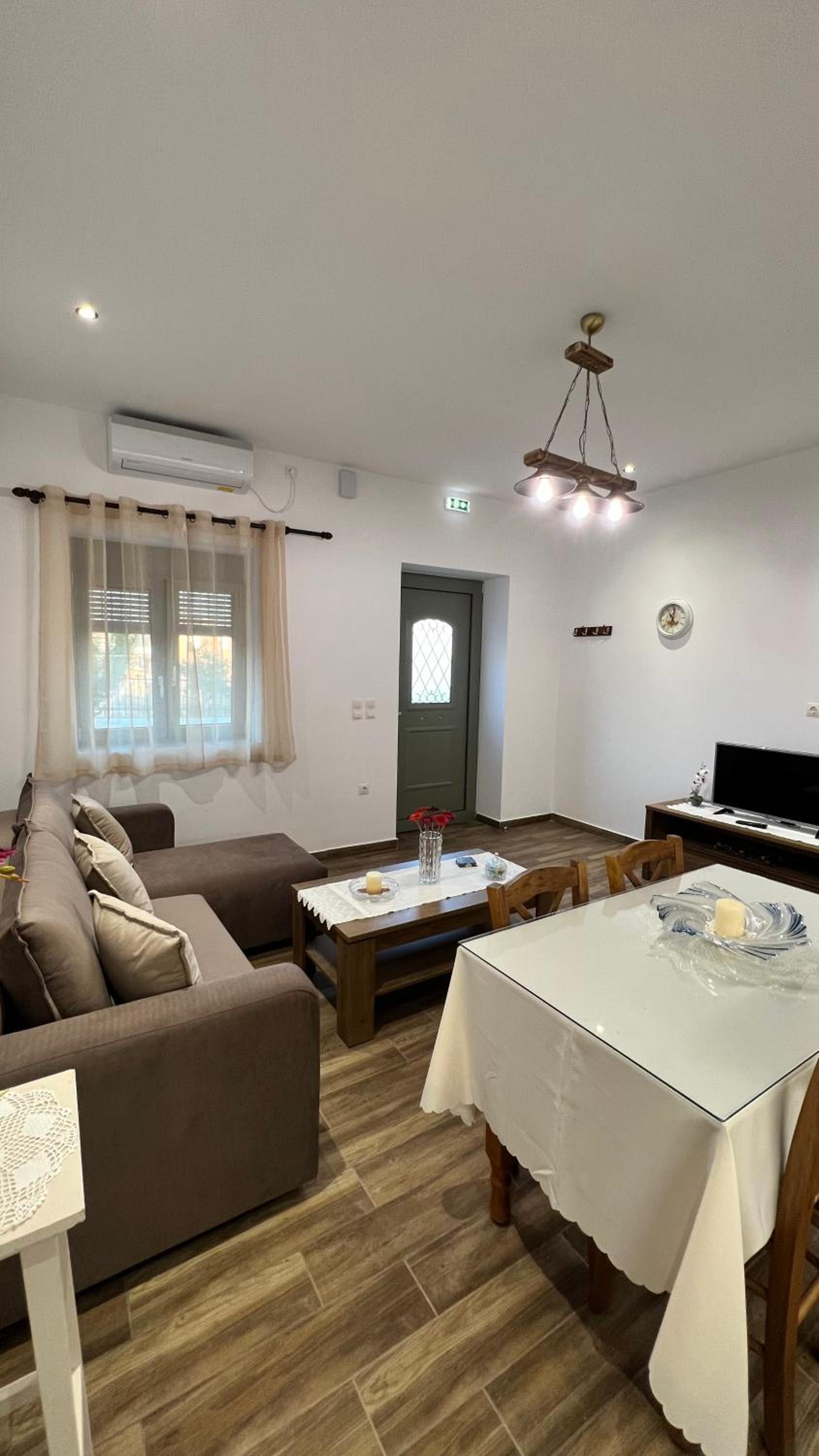 One-Bedroom House - Photo 10