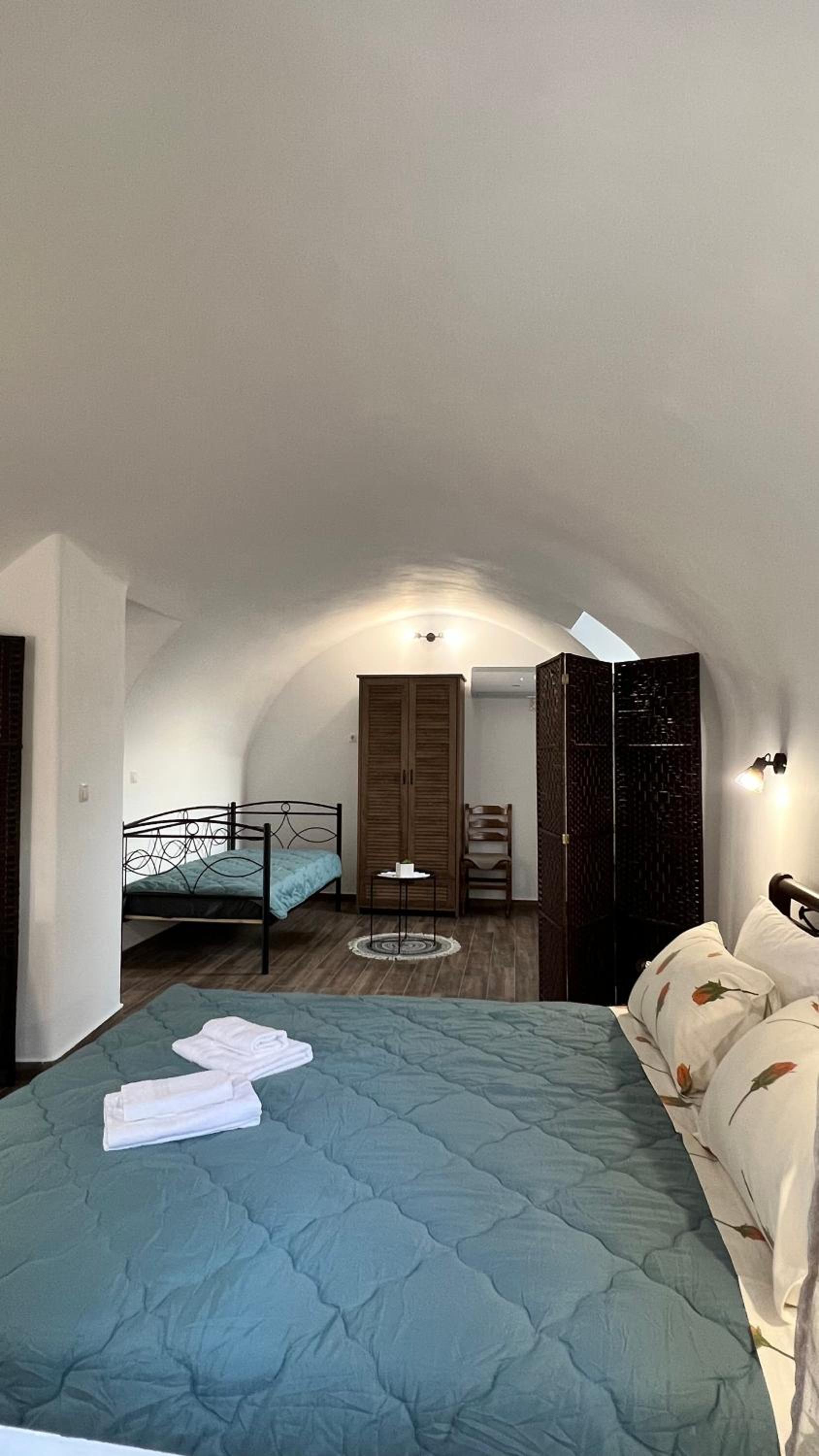 One-Bedroom House - Photo 13