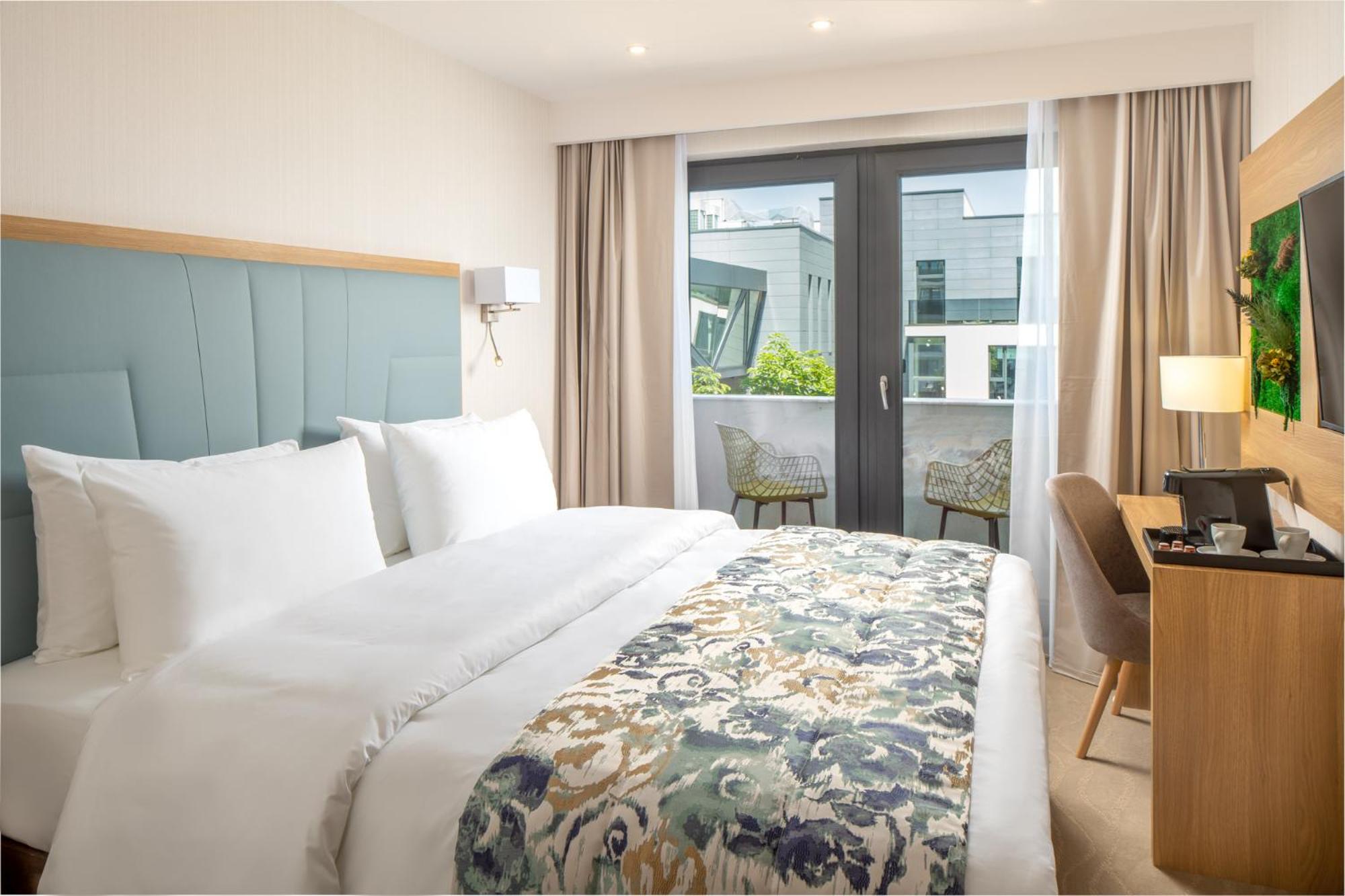 Double Room with Balcony - Photo 1