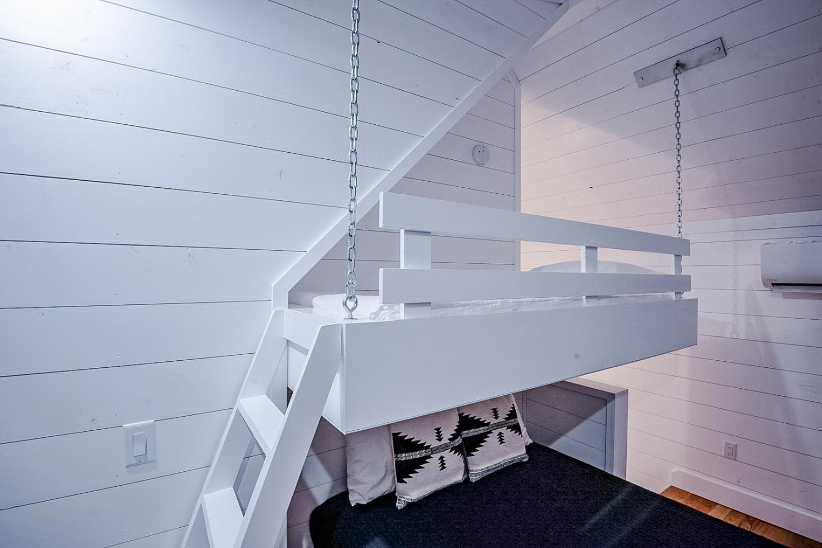 Four-Bedroom House - Photo 16