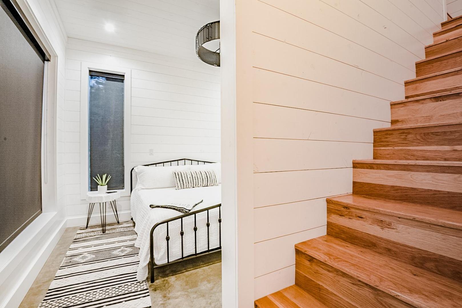 Four-Bedroom House - Photo 11