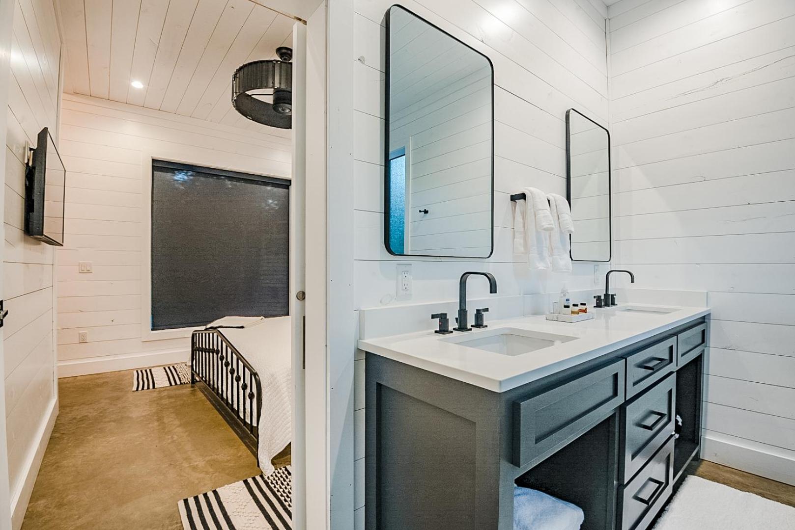 Four-Bedroom House - Photo 18