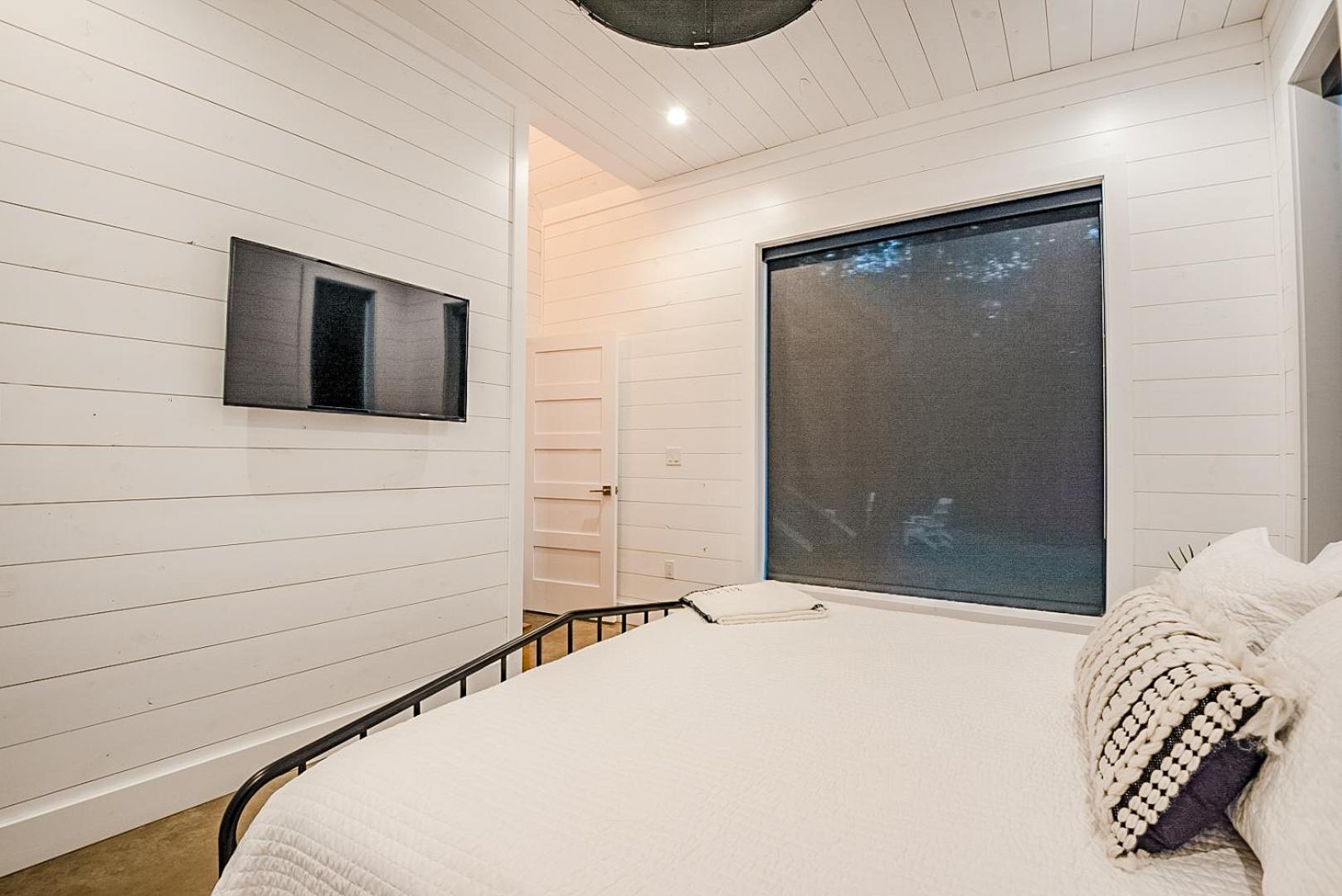 Four-Bedroom House - Photo 19