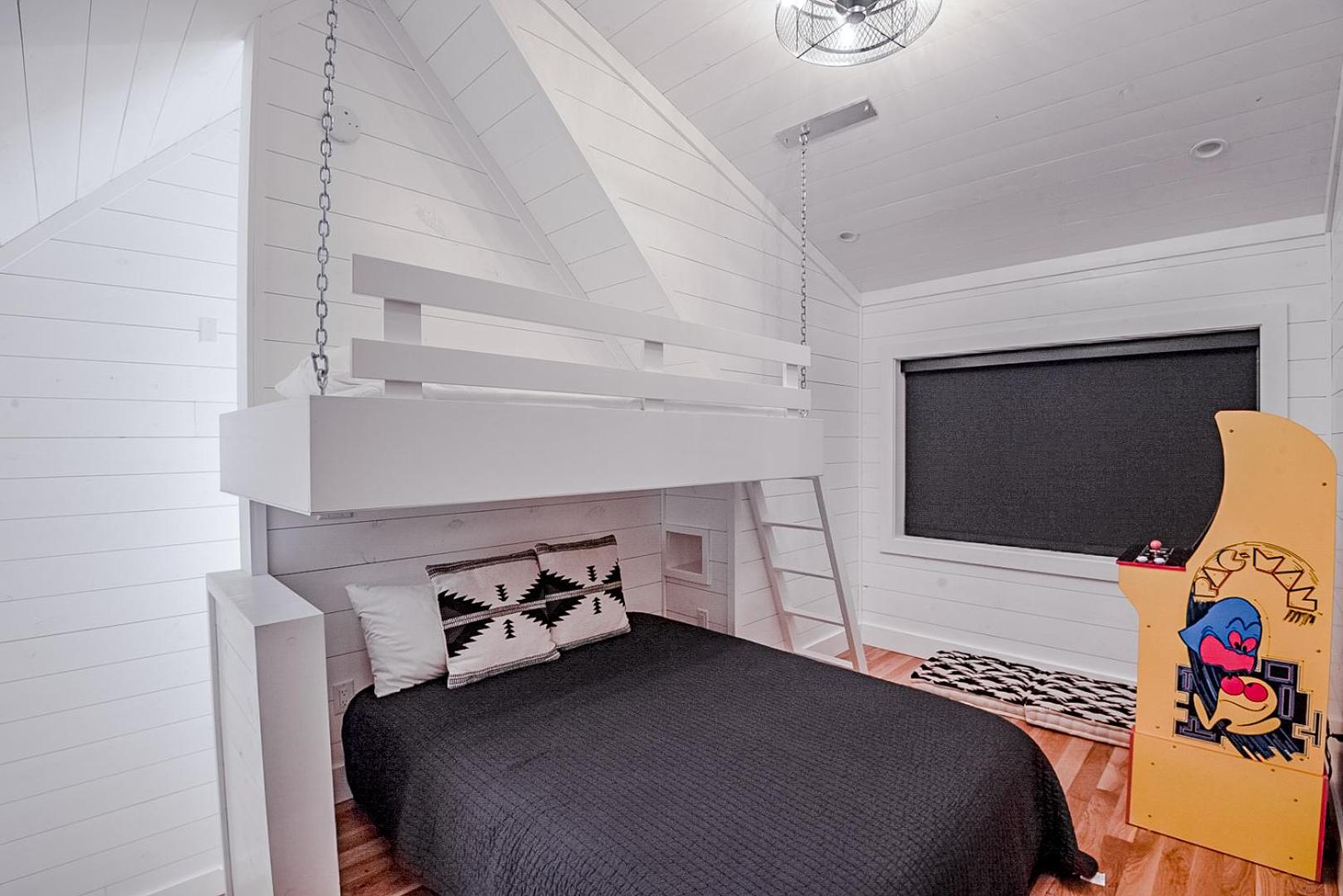 Four-Bedroom House - Photo 27