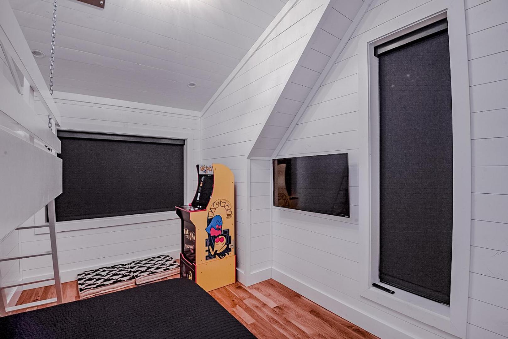 Four-Bedroom House - Photo 29