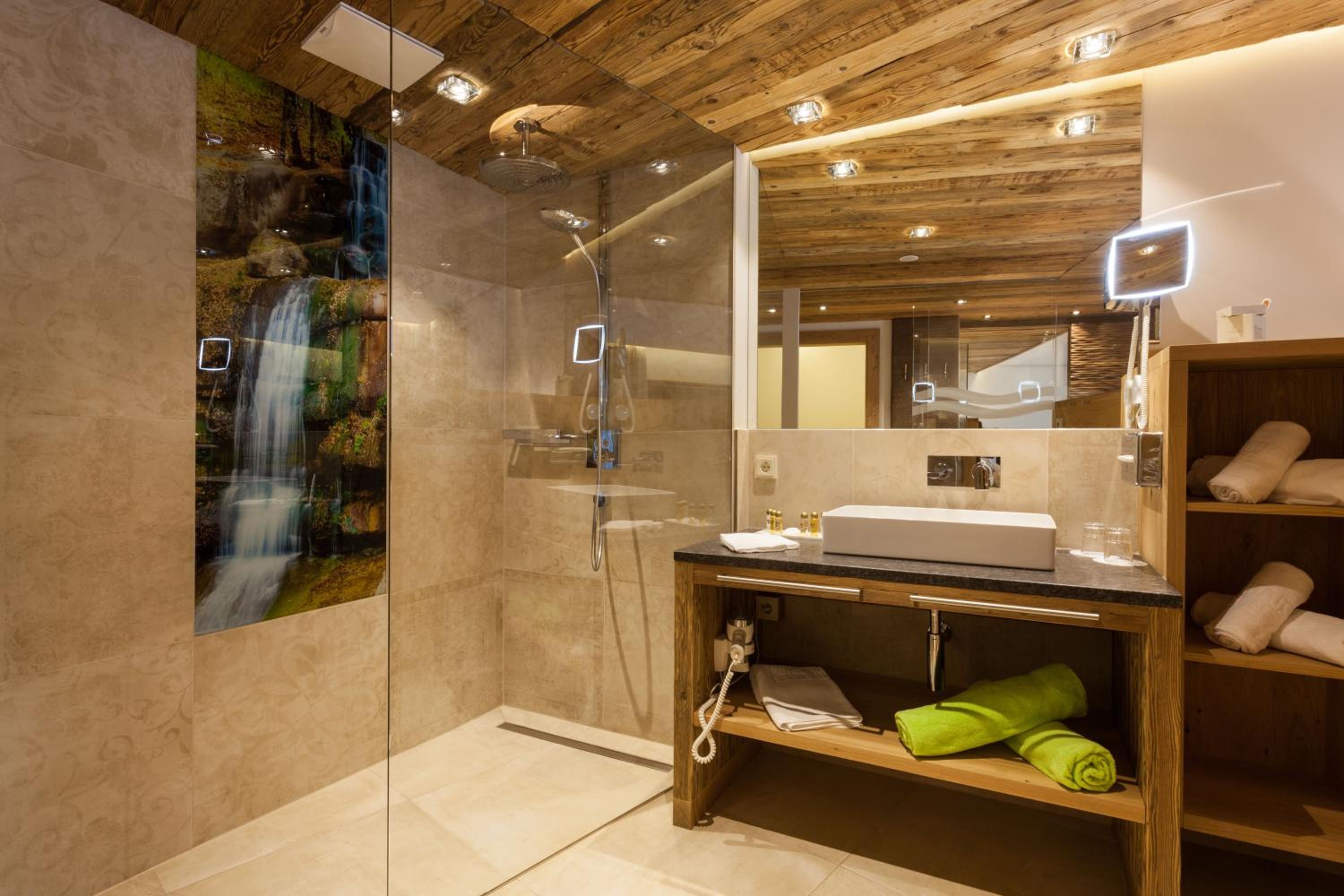 Deluxe Junior Suite photo 3
