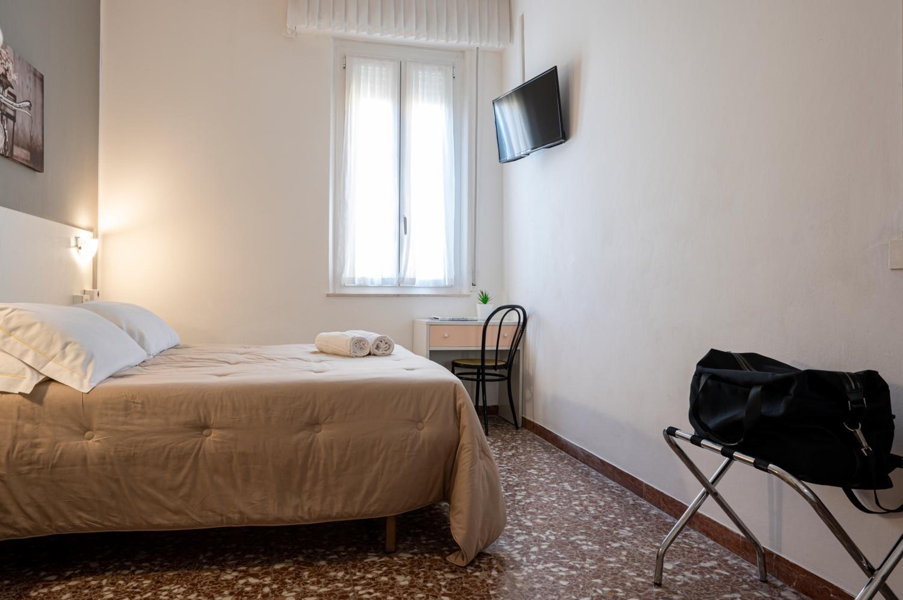 Standard Double or Twin Room photo 1