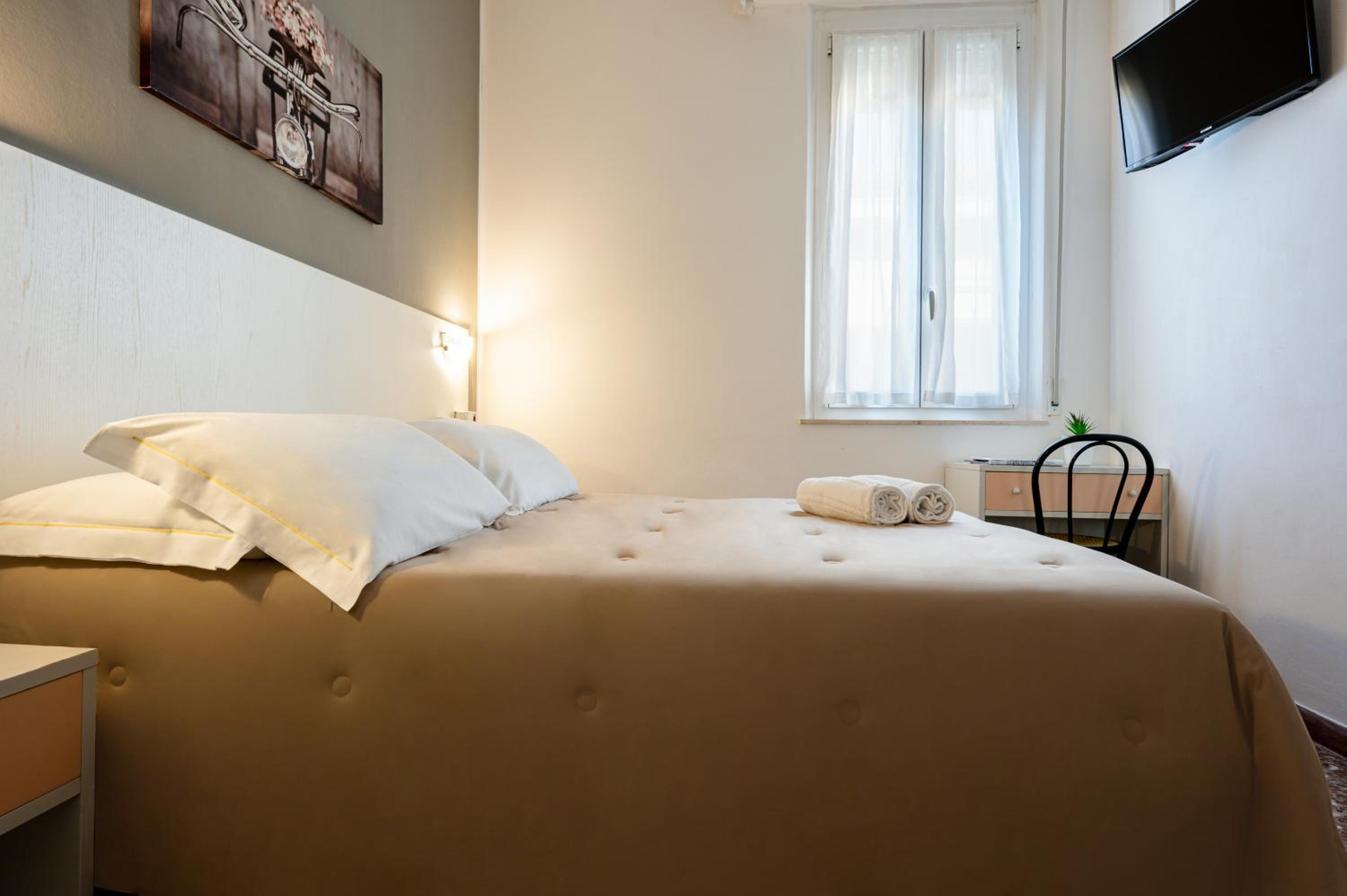 Standard Double or Twin Room photo 2
