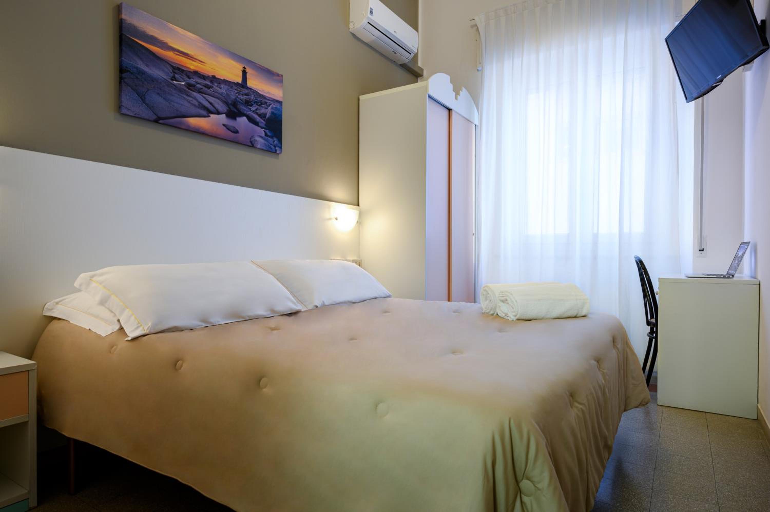 Economy Double or Twin Room photo 2