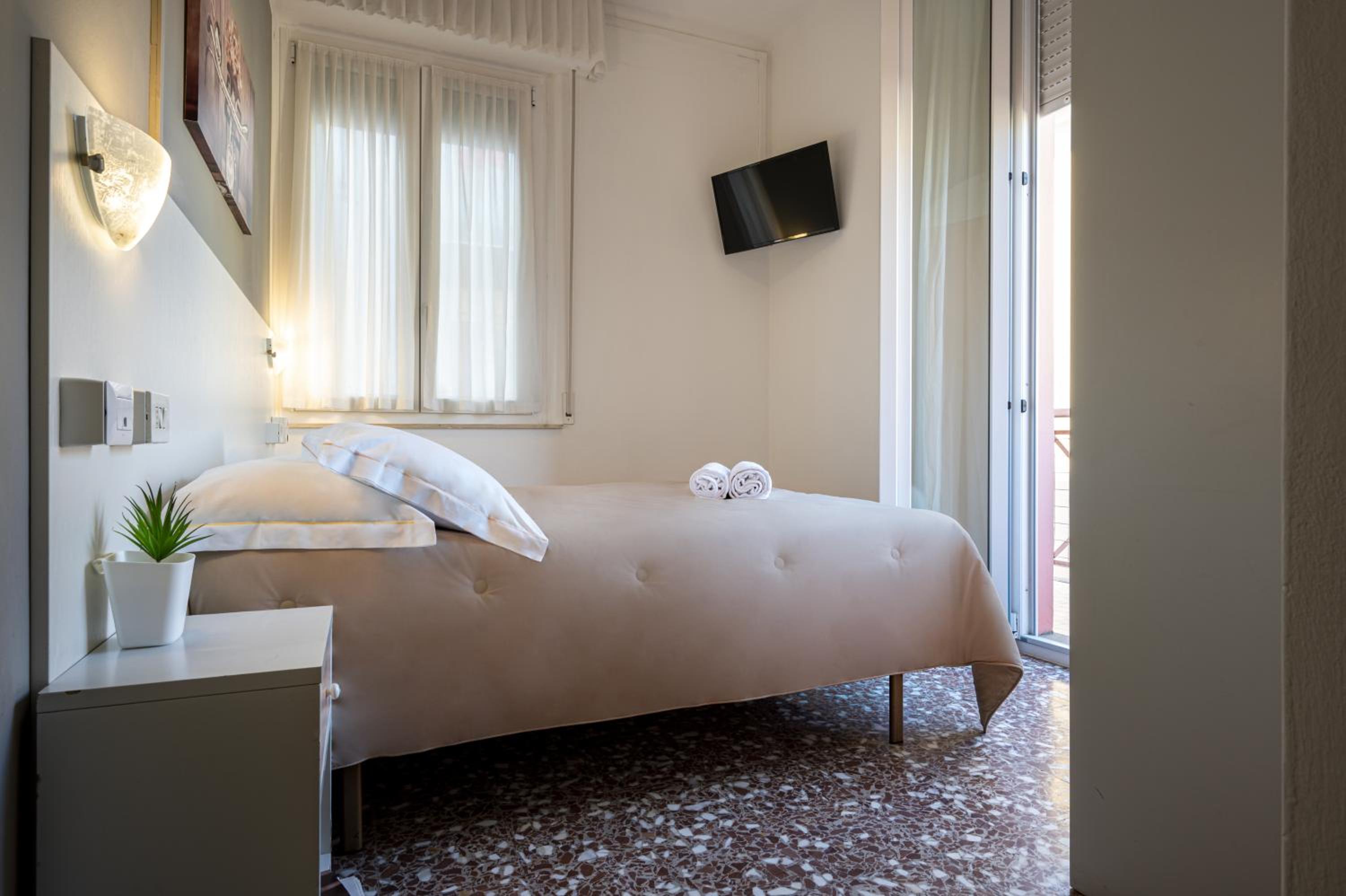 Double or Twin Room with Balcony photo 1