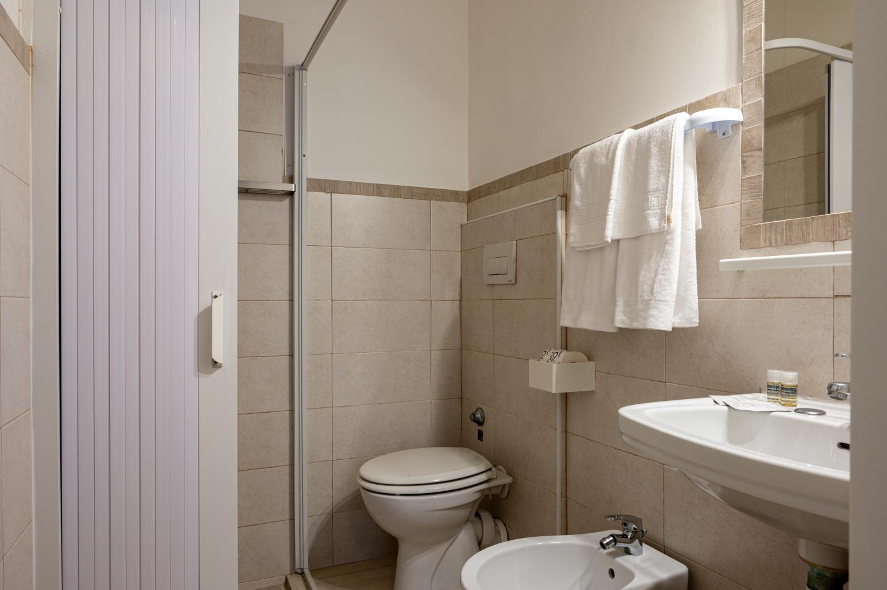 Economy Double or Twin Room photo 3