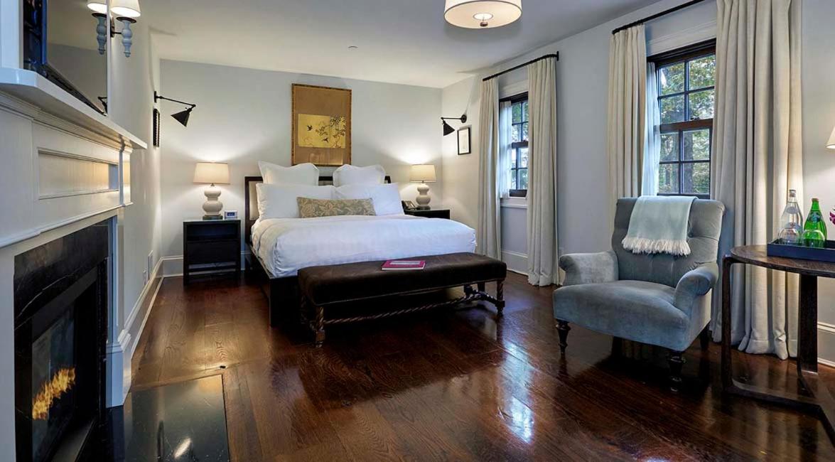 Deluxe King Room photo 2