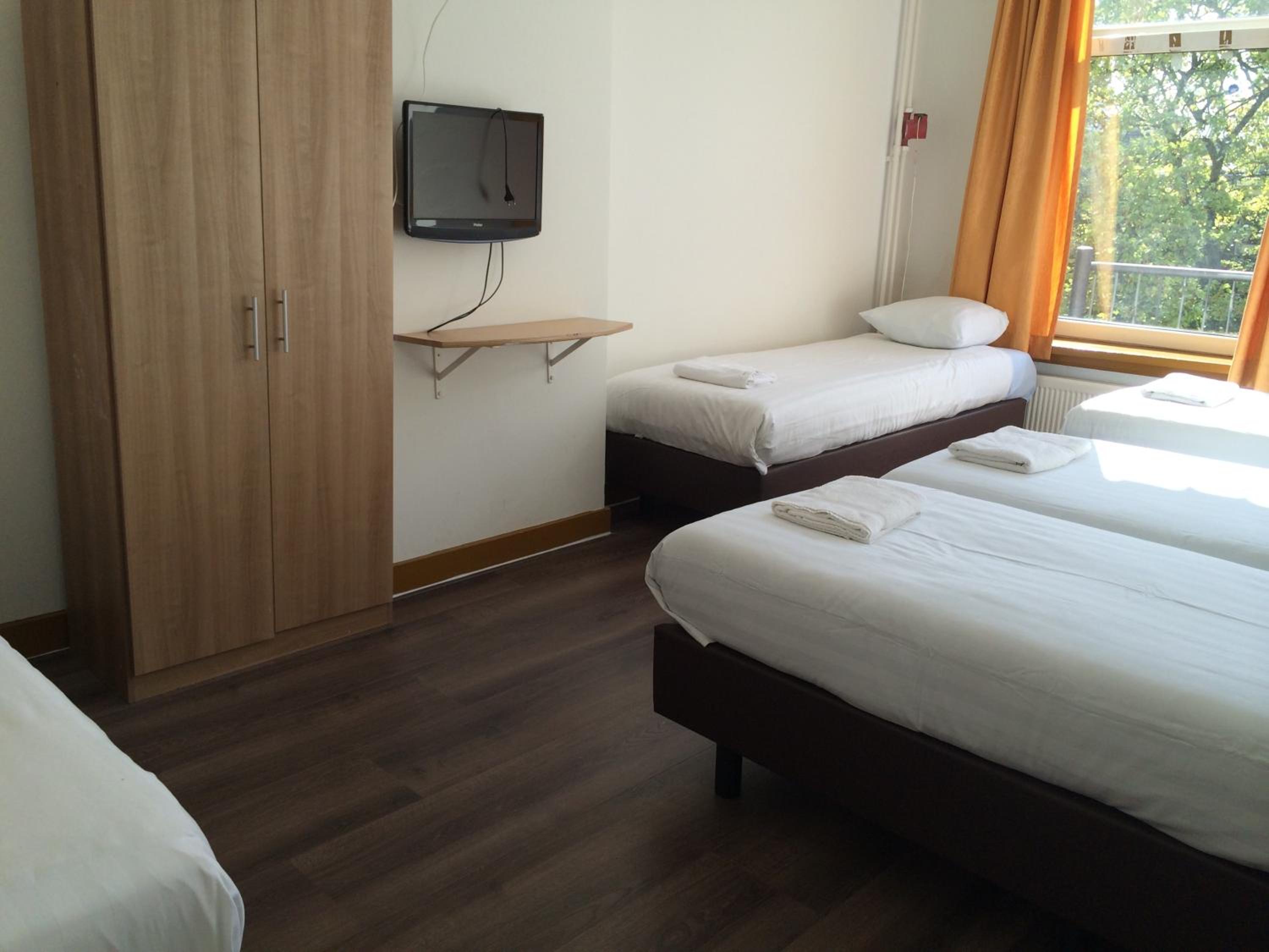 Family Room with Private Bathroom (5 Adults) photo 1