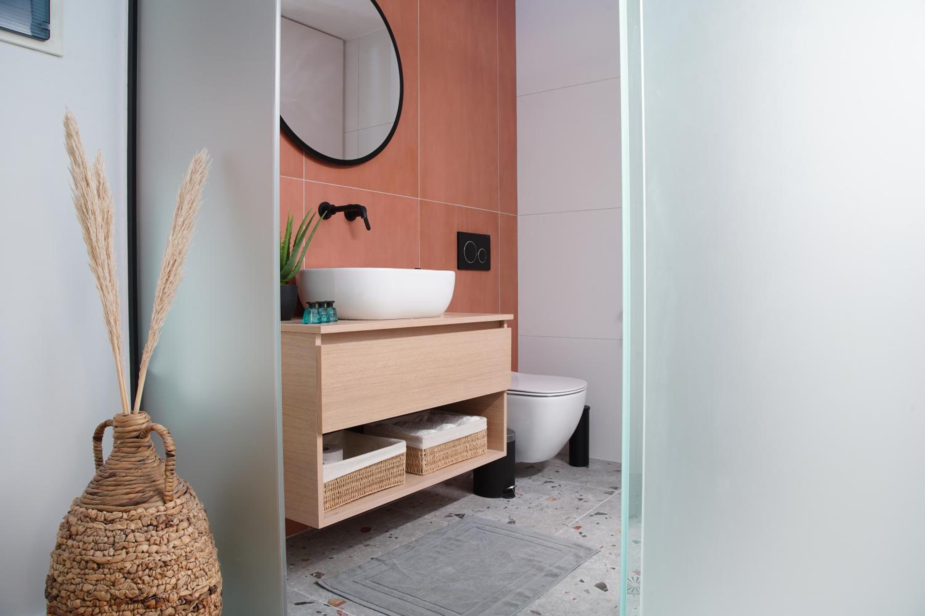 One-Bedroom Apartment - Photo 7