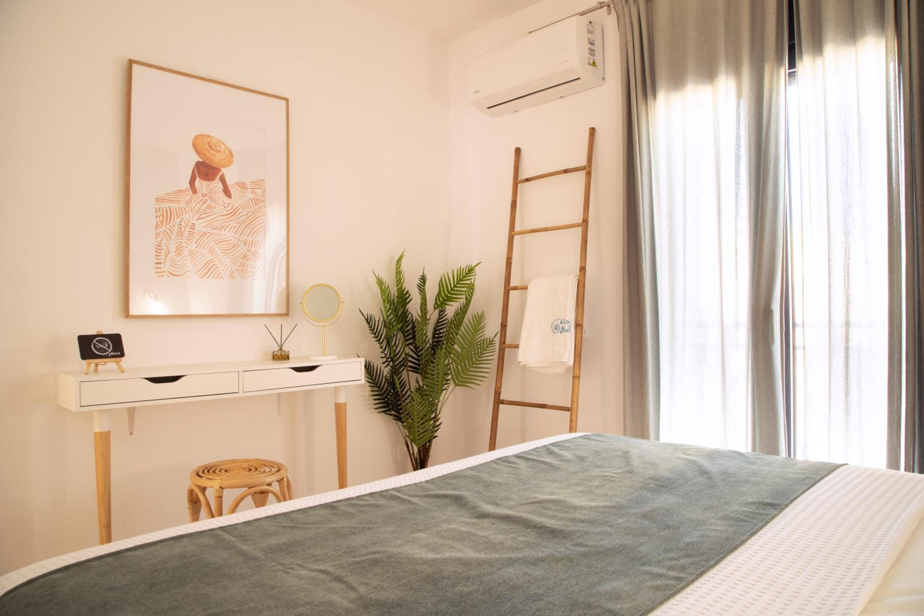 One-Bedroom Apartment - Photo 3
