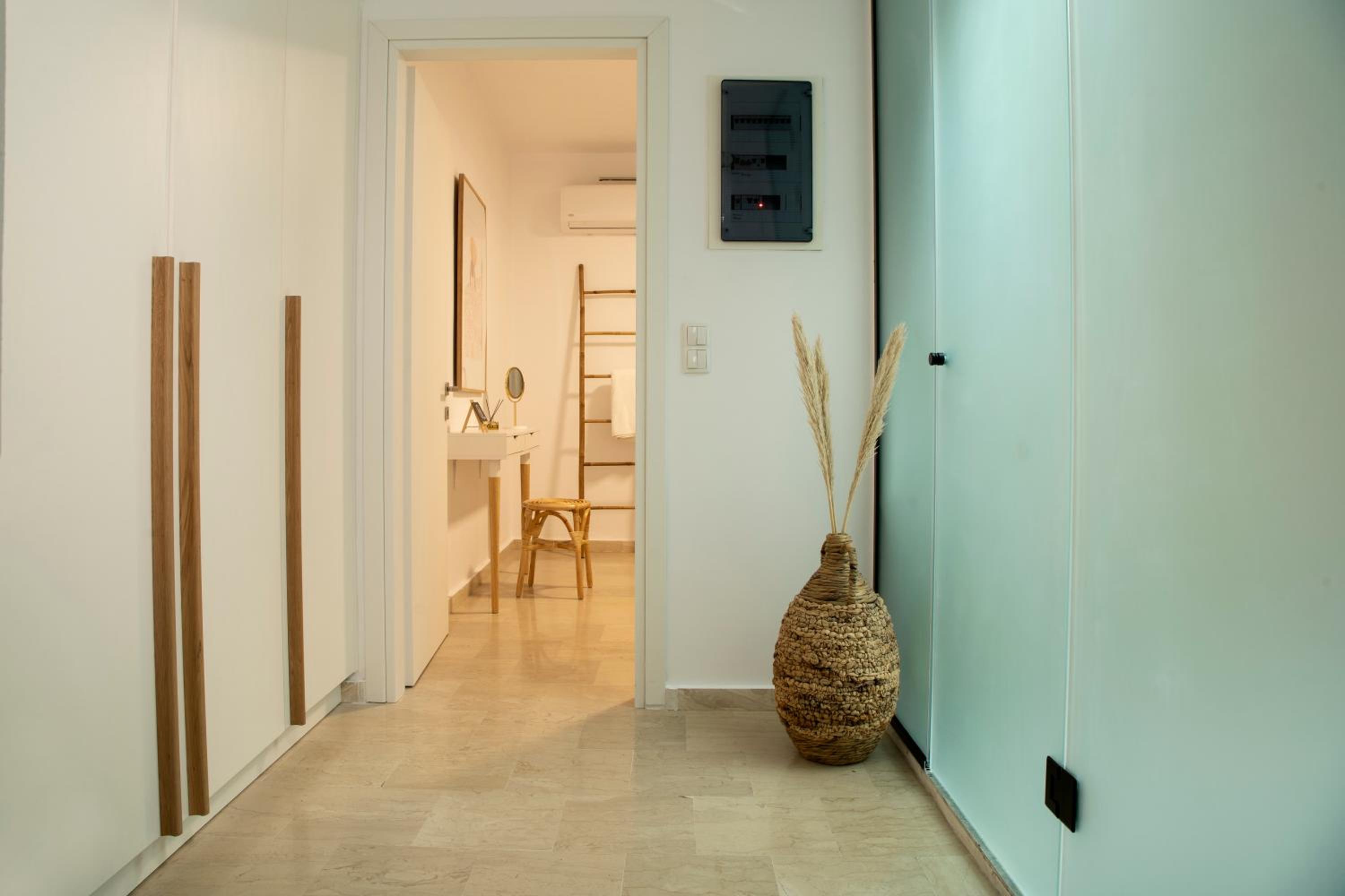 One-Bedroom Apartment - Photo 6