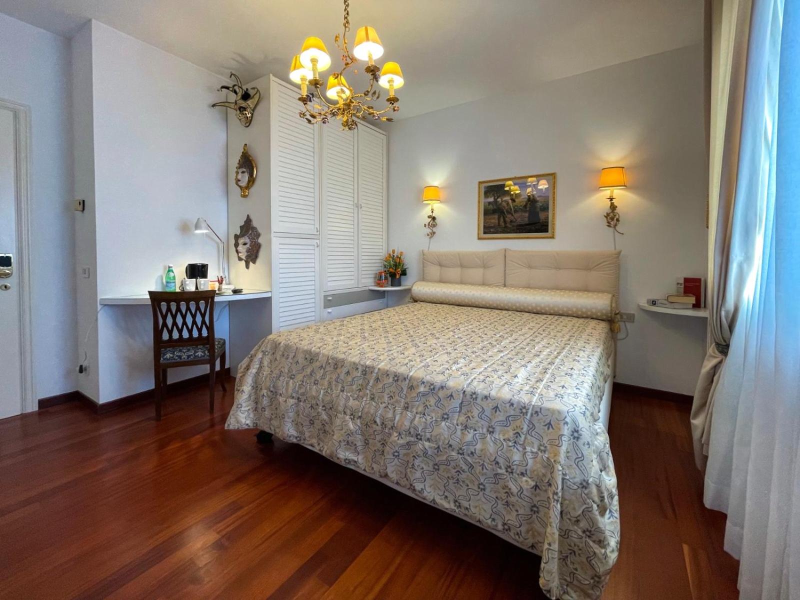 Deluxe Double Room With Balcony photo 3