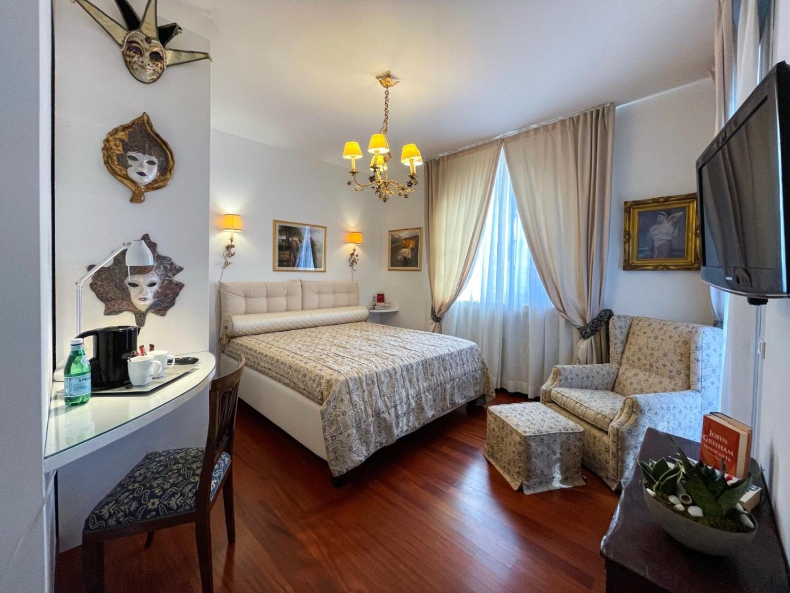 Deluxe Double Room With Balcony photo 1