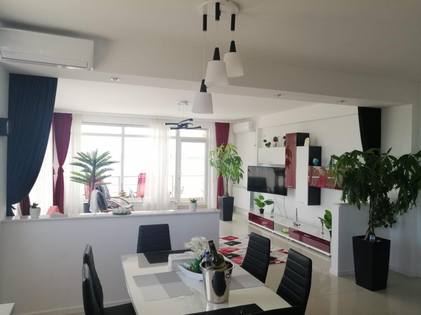 Apartment with Sea View - Photo 8