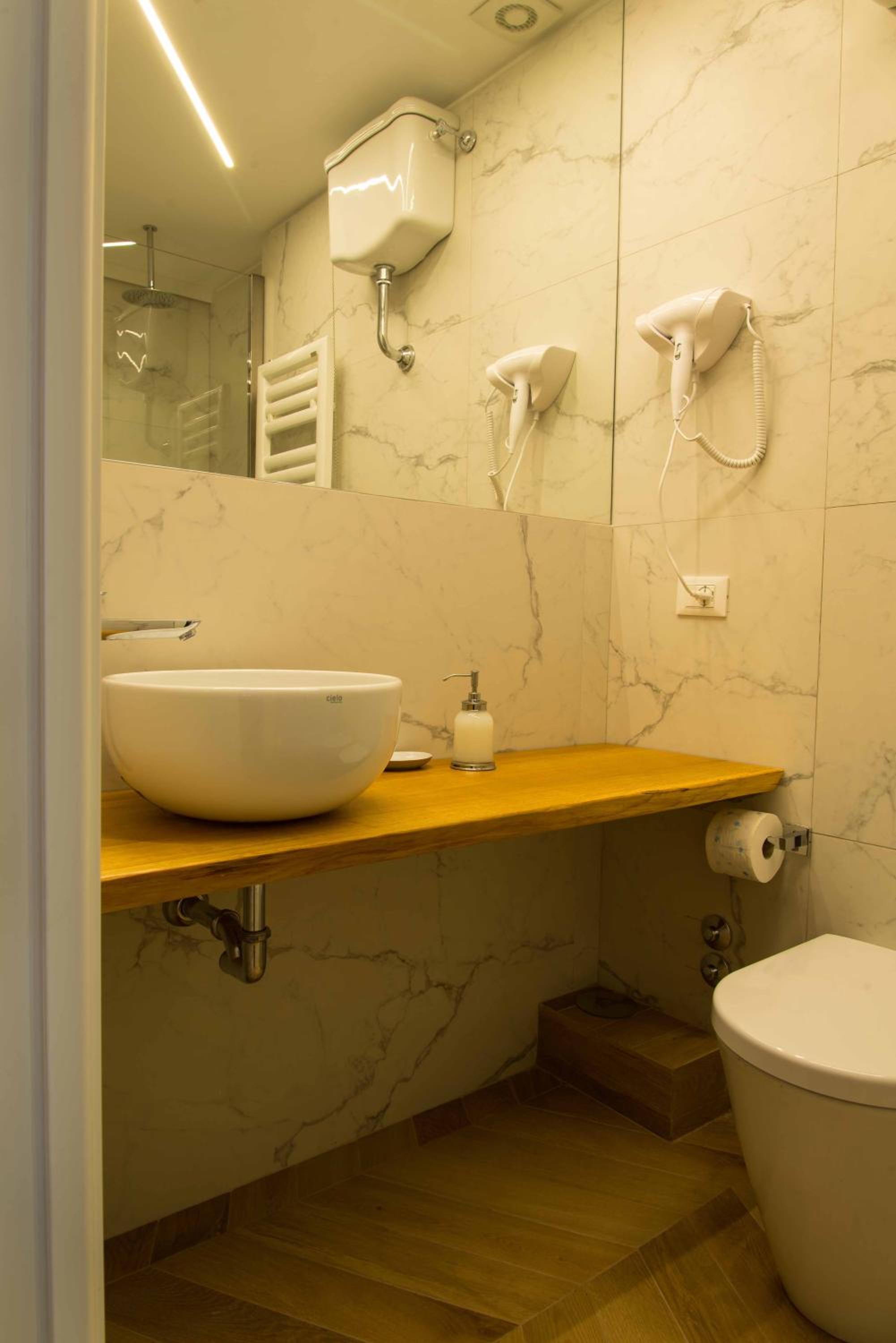 Deluxe Double or Twin Room photo 3