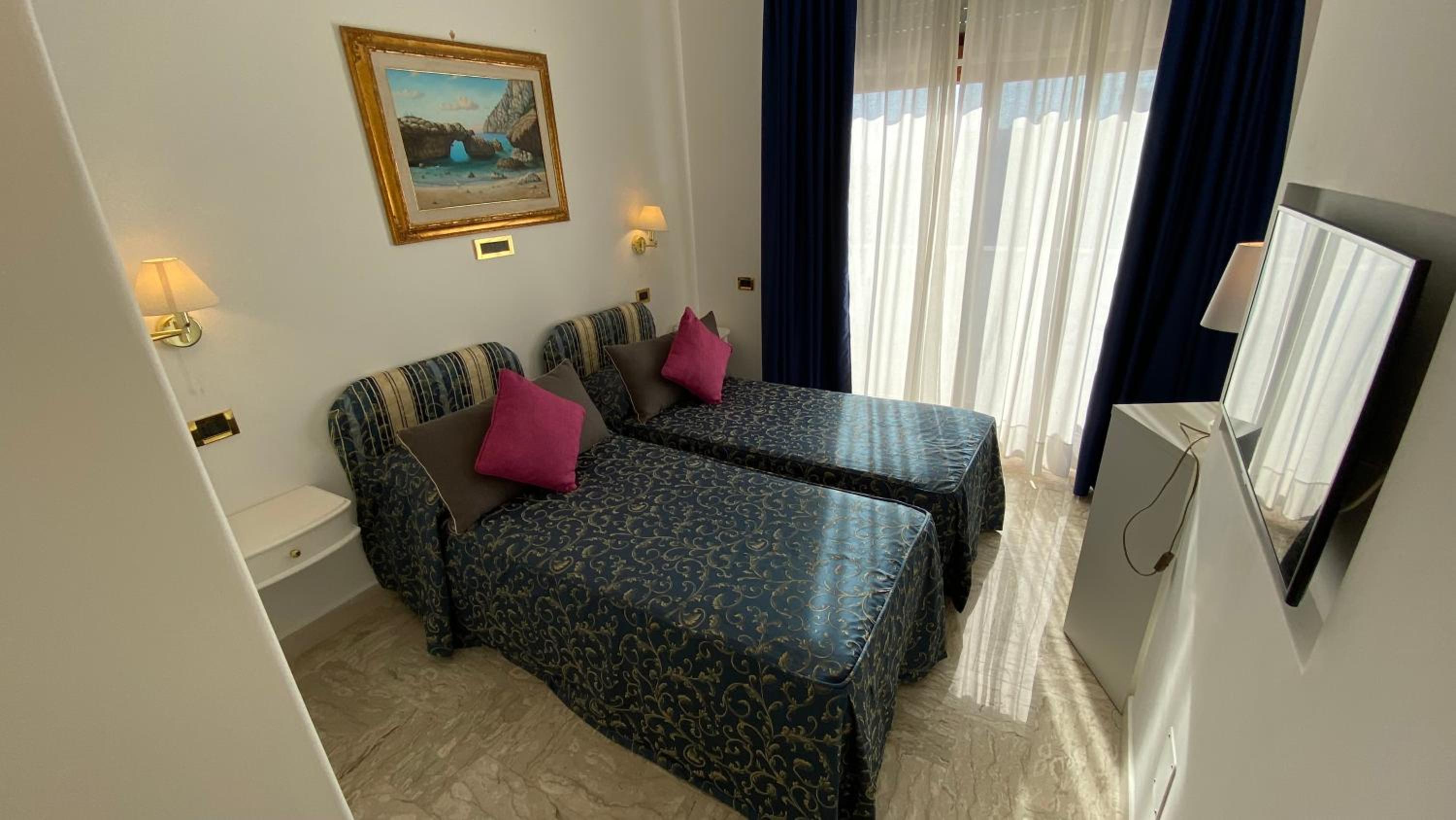Superior Double or Twin Room with Pool View - Photo 7