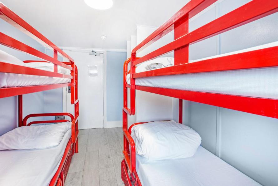 Bed in 4-Bed Mixed Dormitory Room (18–40 years) photo 3