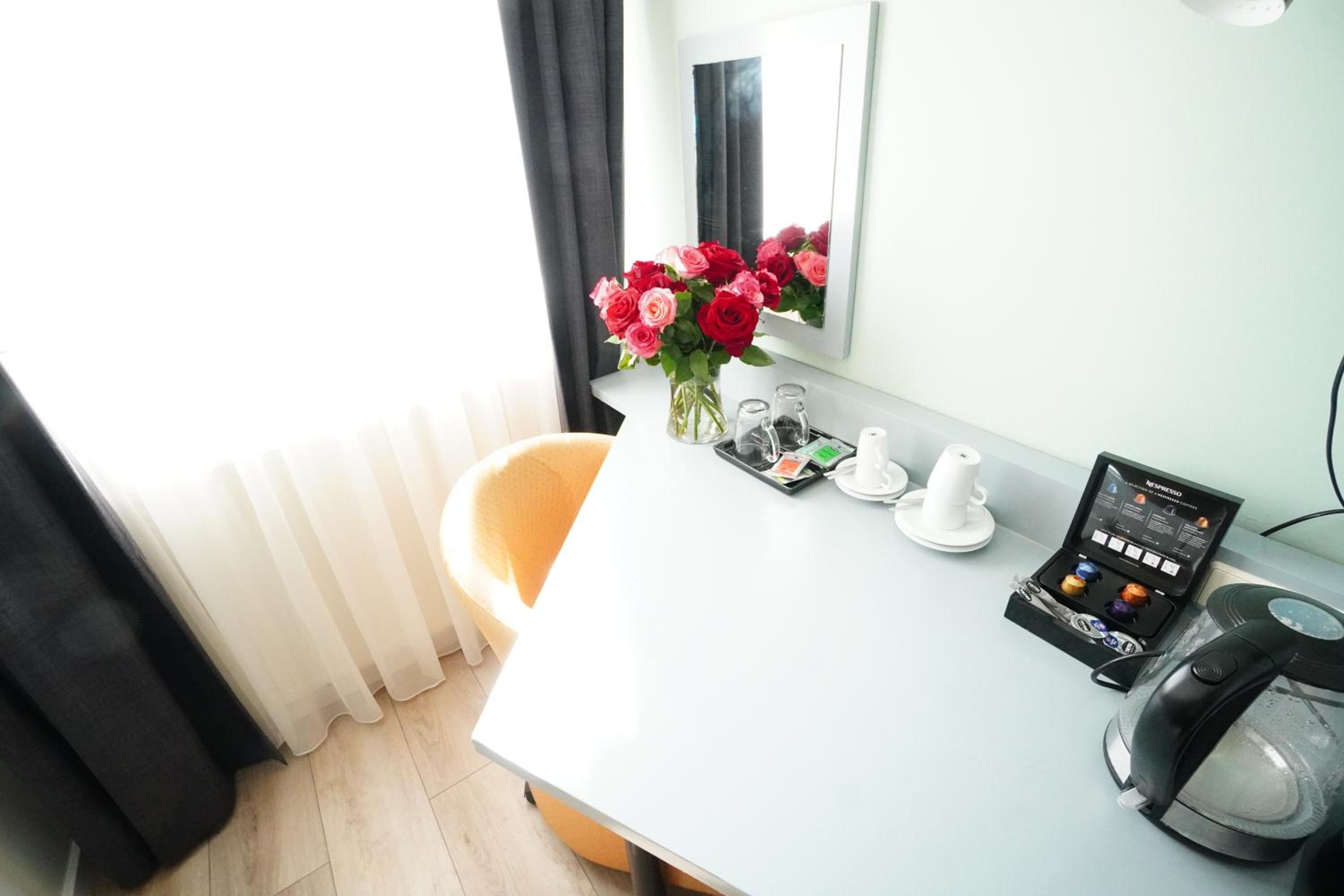 Standard Twin Room - Photo 8