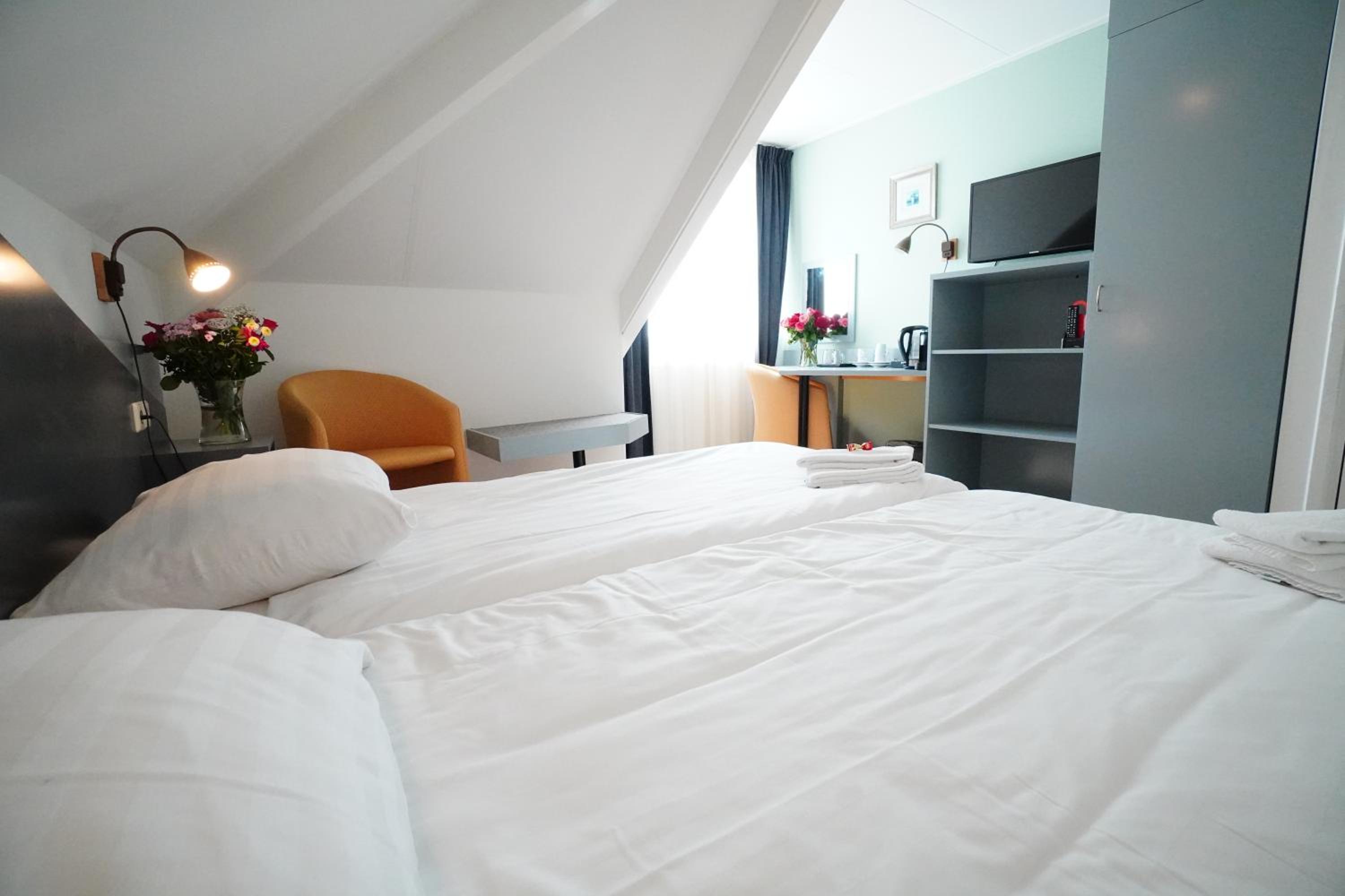 Standard Twin Room - Photo 19