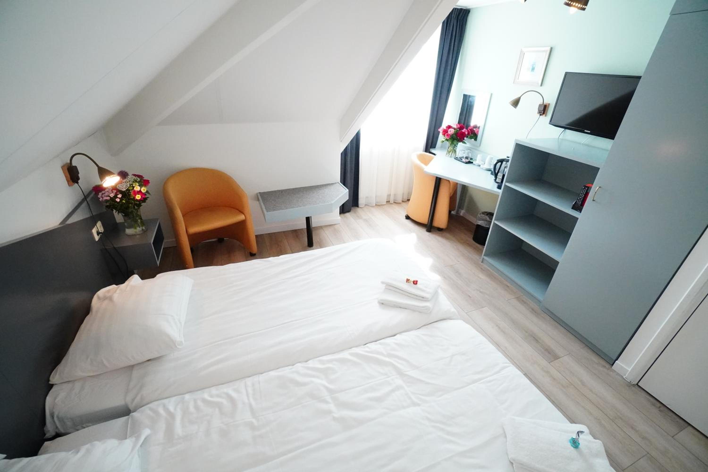 Standard Twin Room - Photo 5