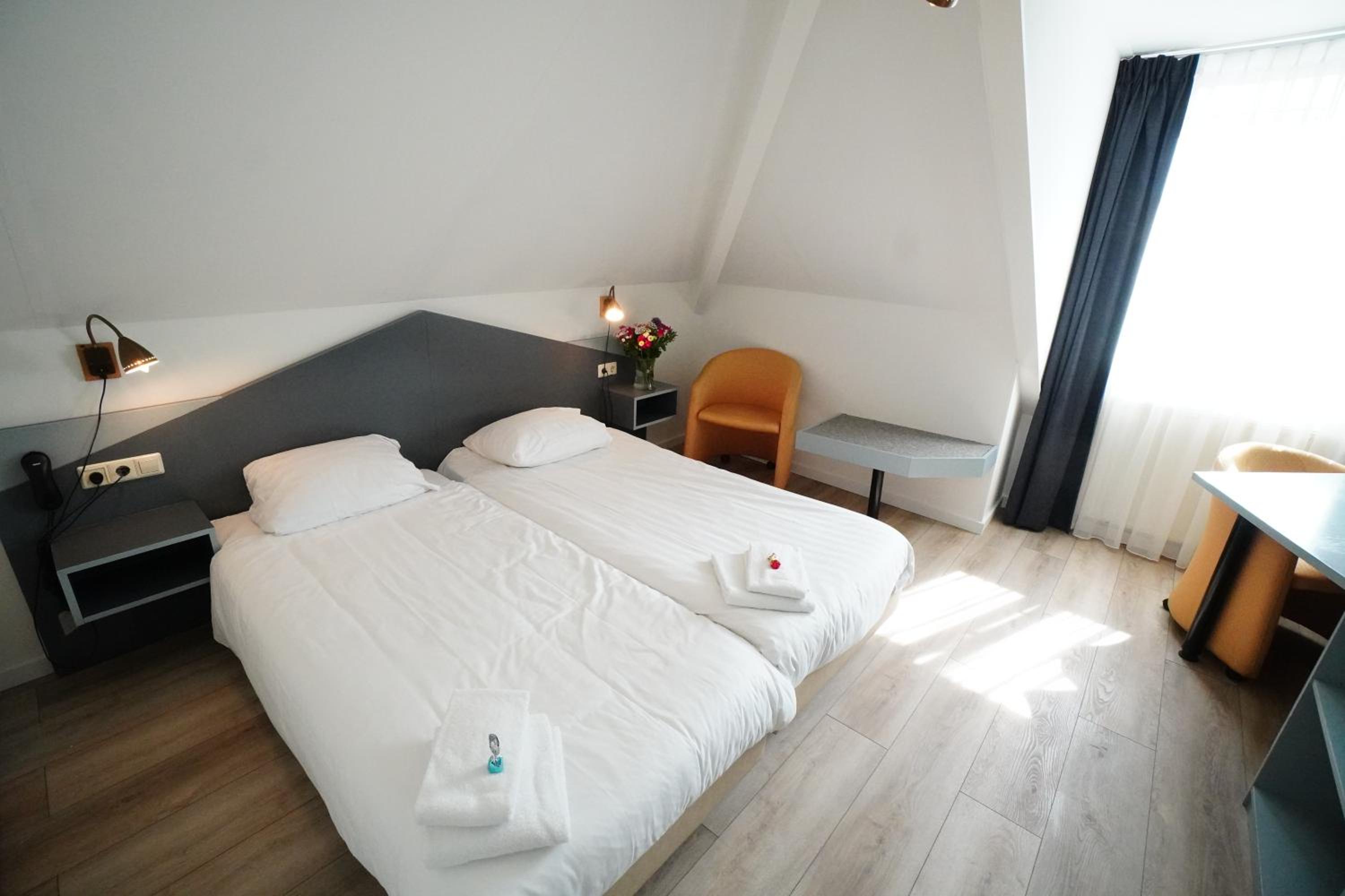 Standard Twin Room - Photo 1