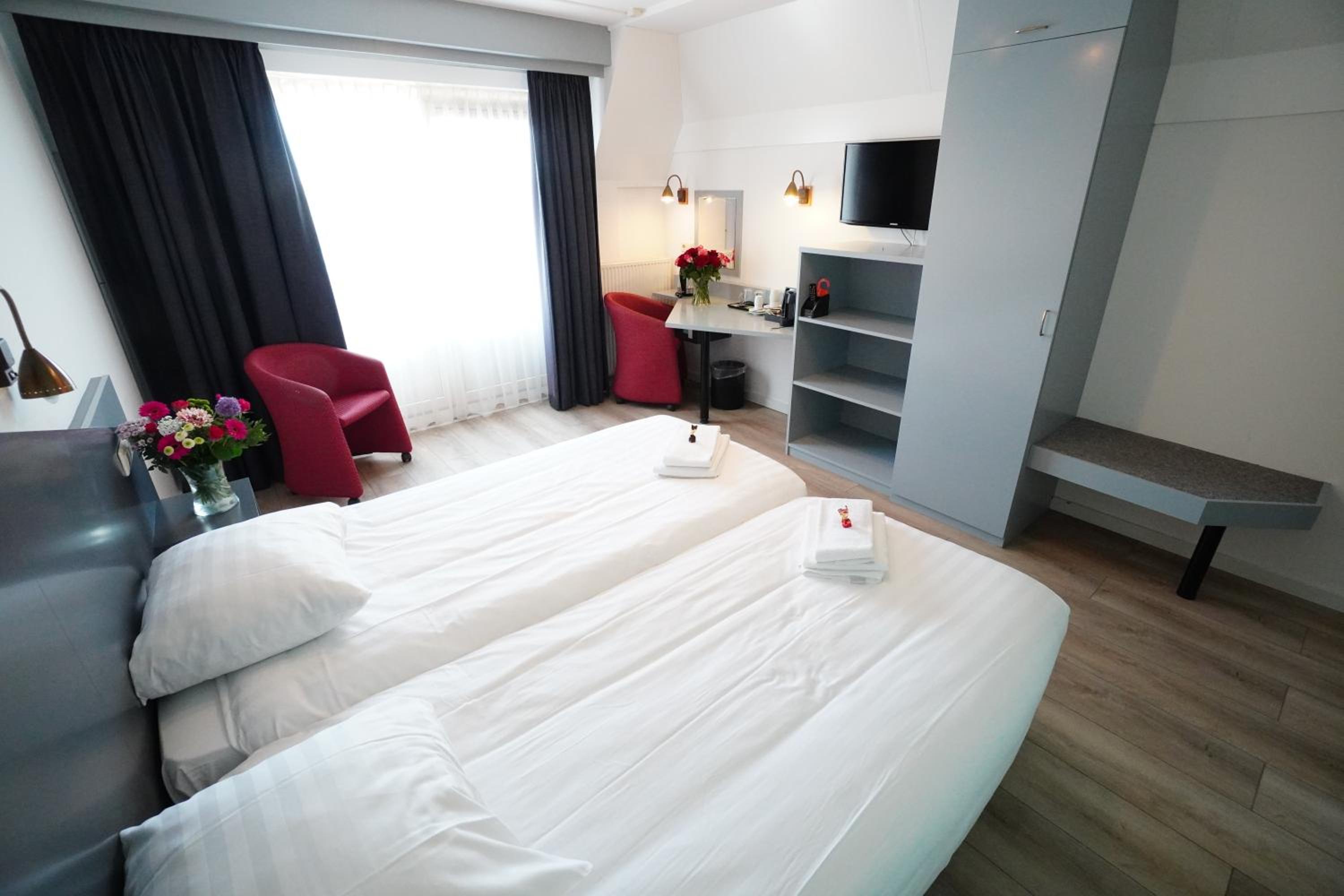 Deluxe Twin Room - Photo 11