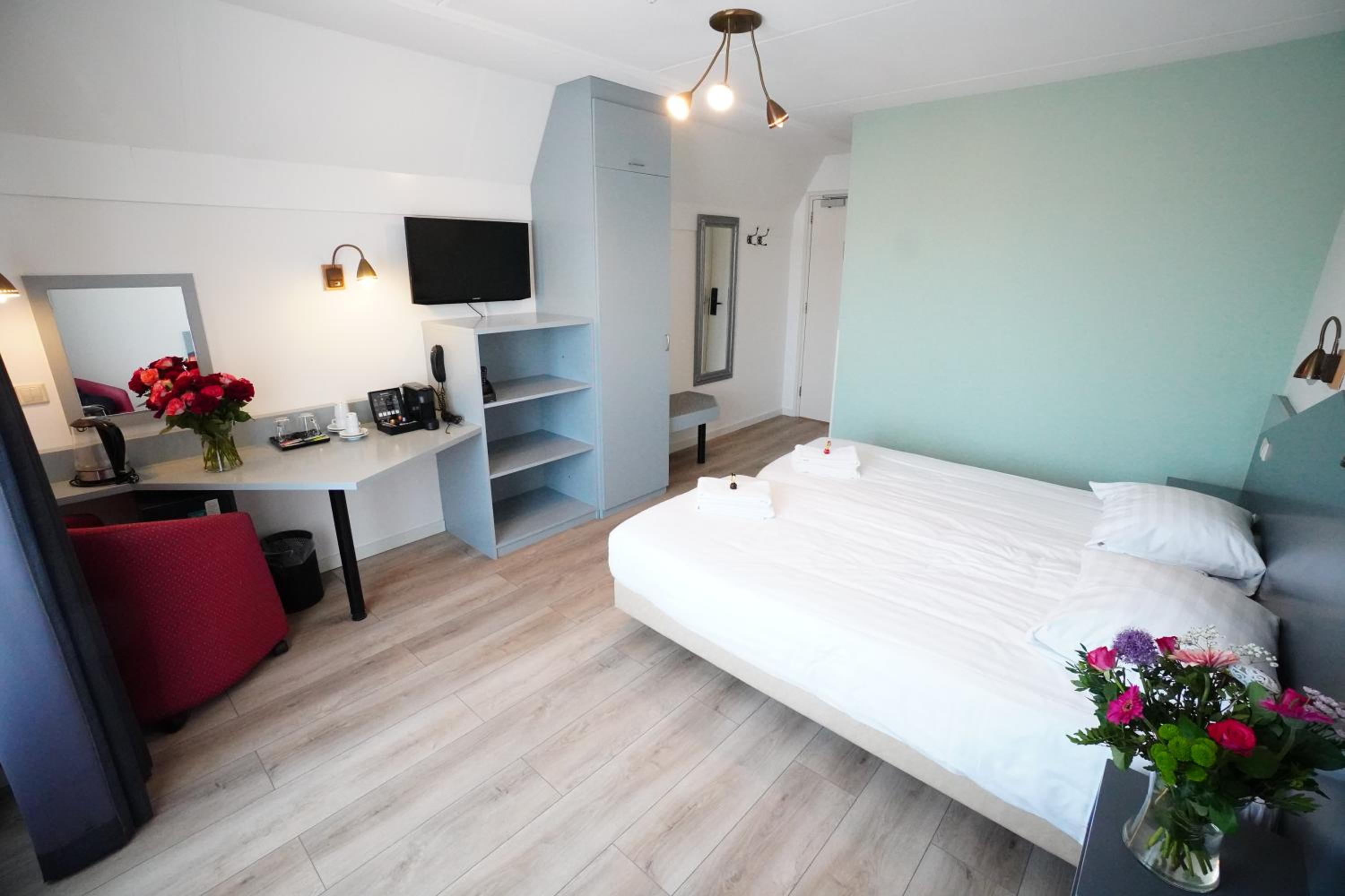 Deluxe Twin Room - Photo 18