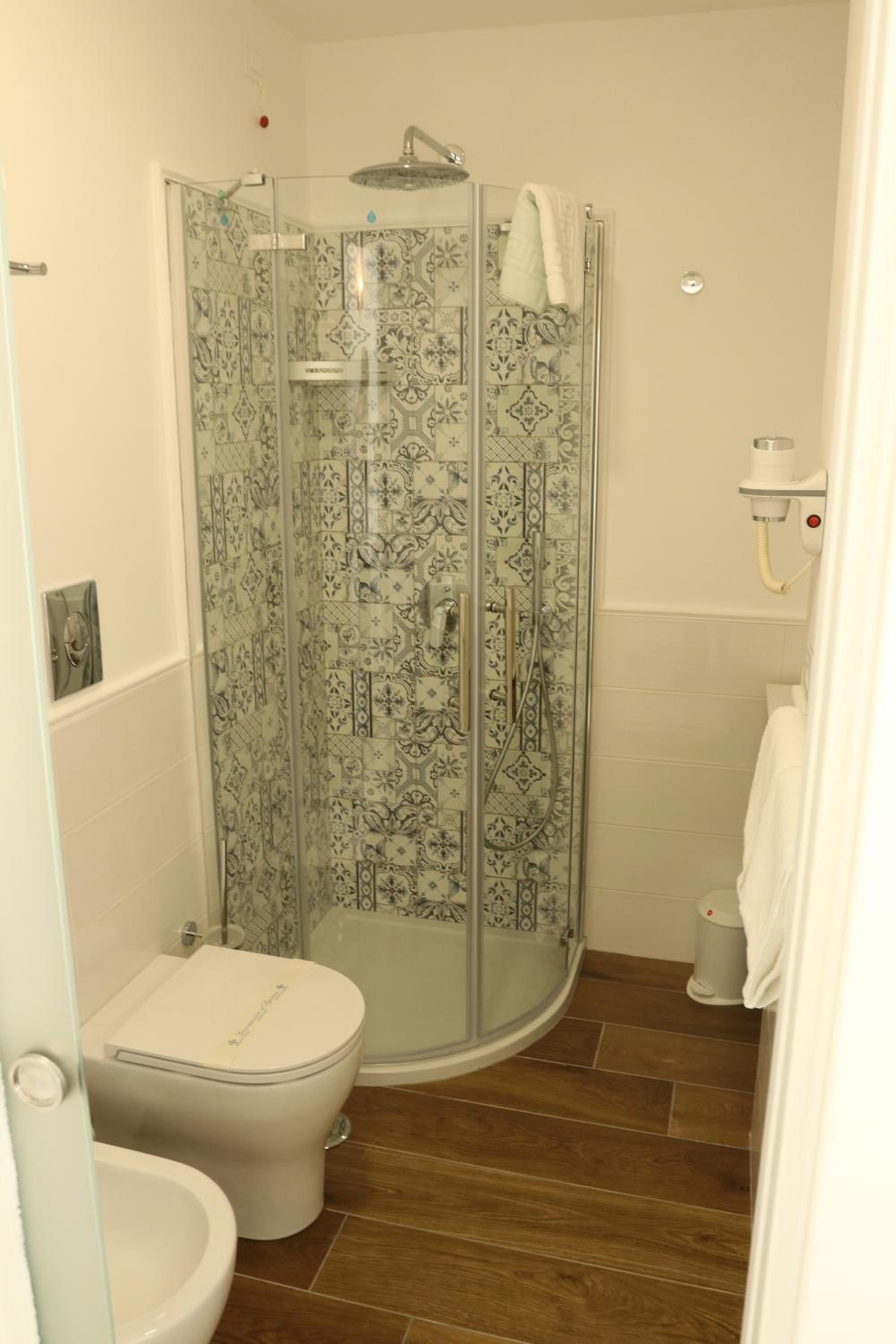 Superior Double or Twin Room with Pool View - Photo 4