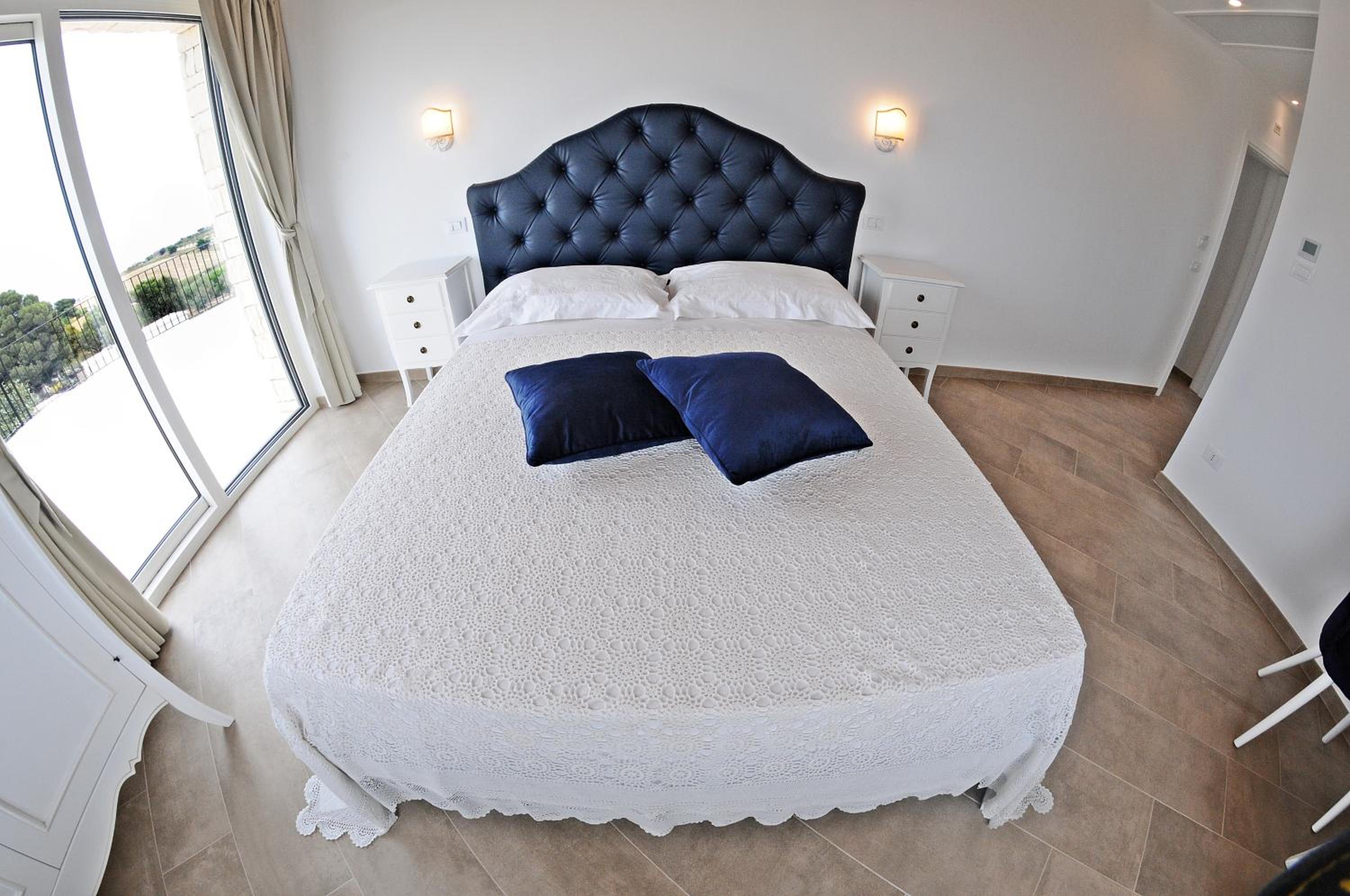 Deluxe Double Room with Balcony and Sea View