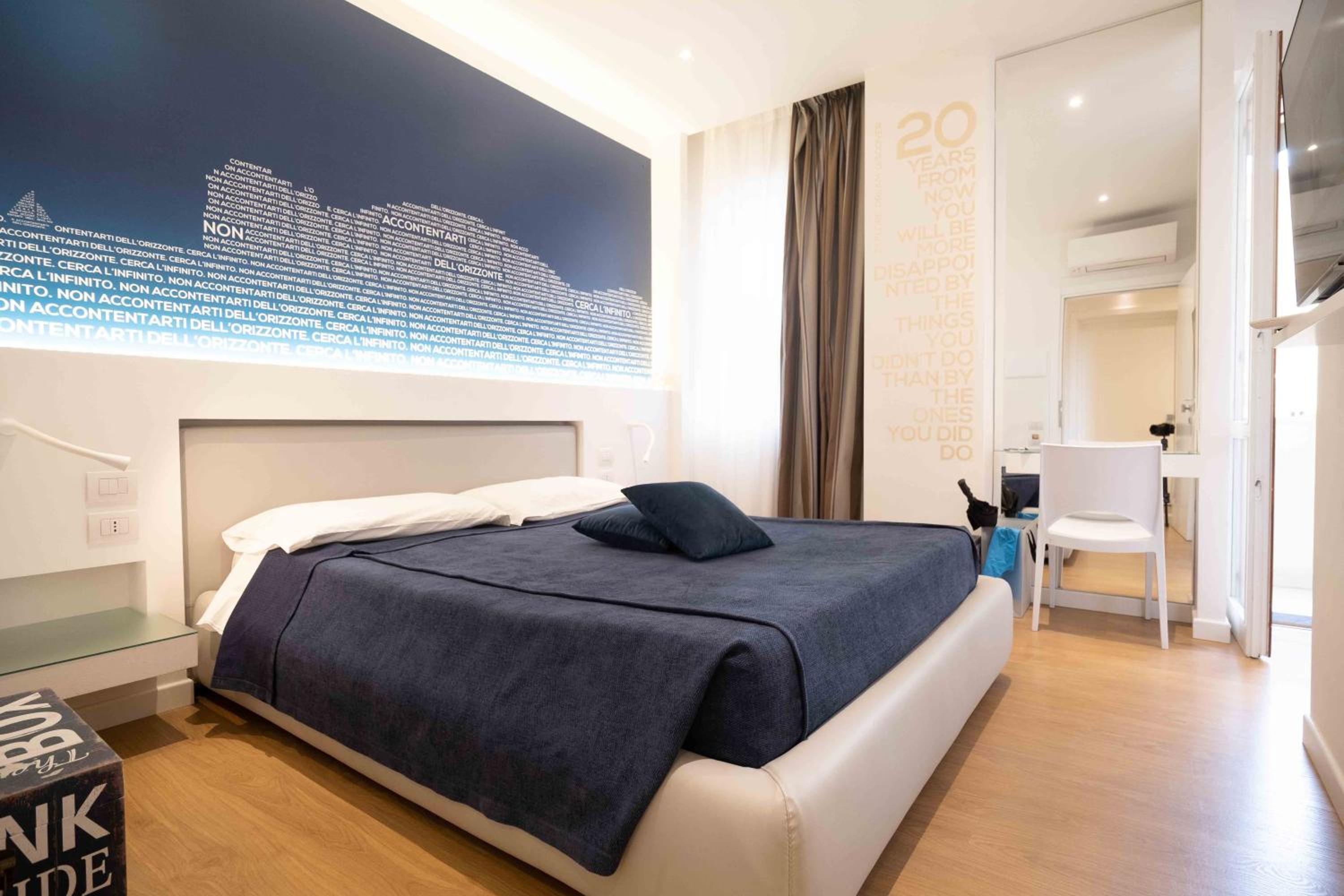 Double Room with Balcony - Photo 1
