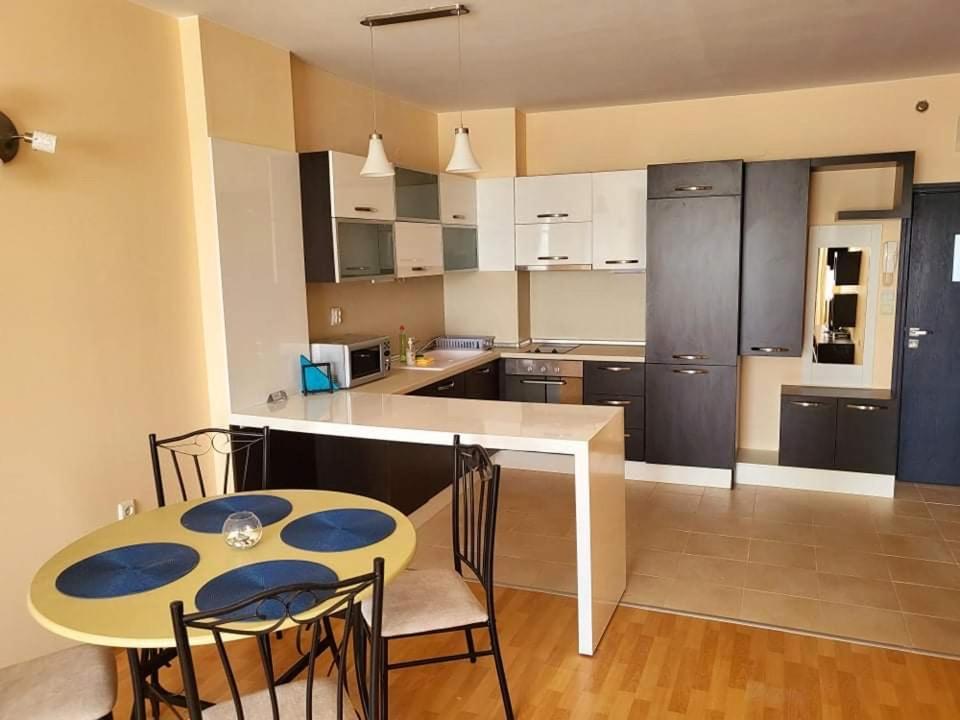 One-Bedroom Apartment (4 Adults) with Free Parking photo 2