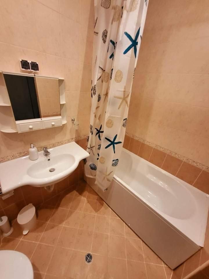 One-Bedroom Apartment (4 Adults) with Free Parking photo 3