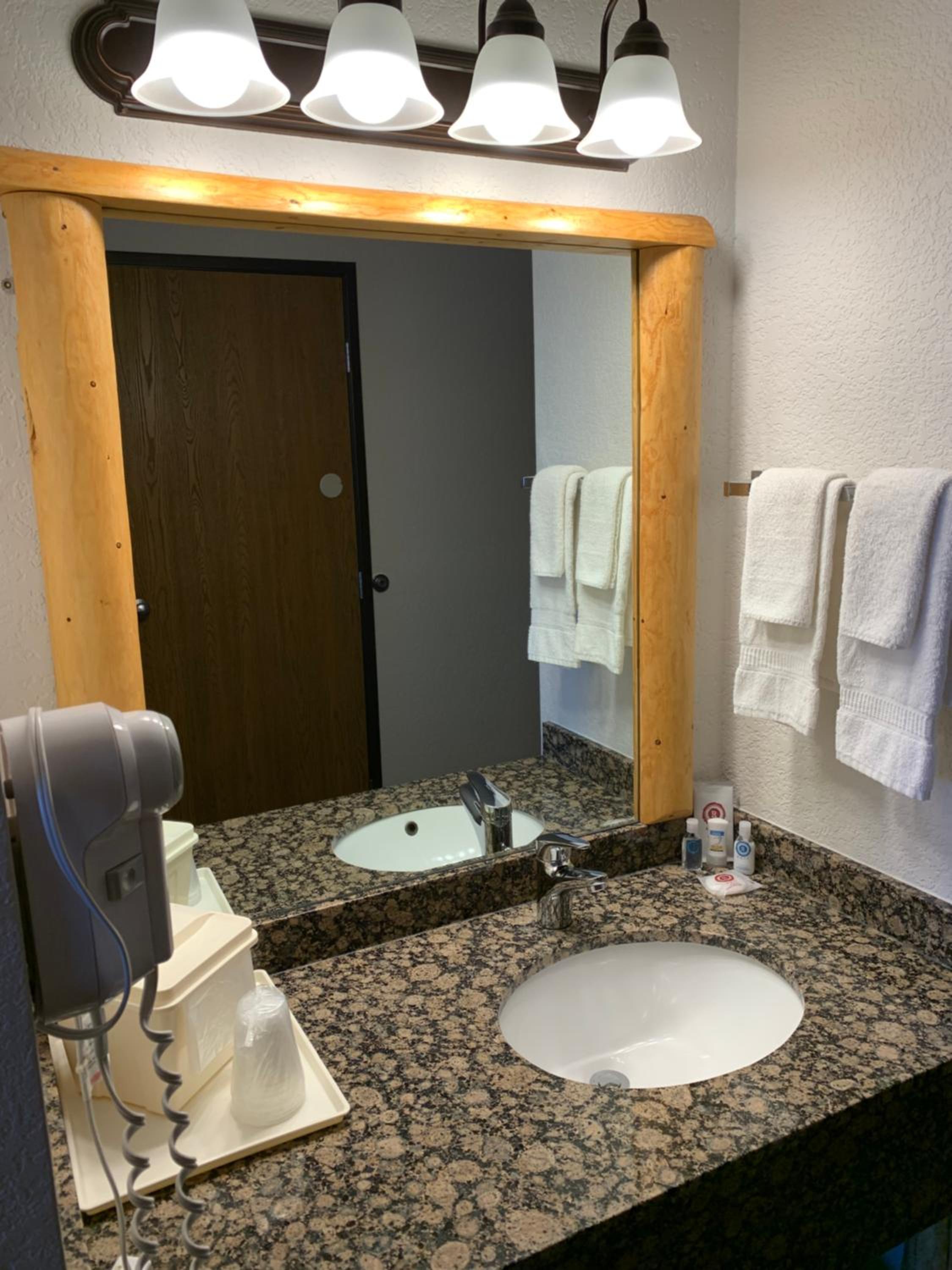 King Room - Accessible/Non-Smoking photo 2